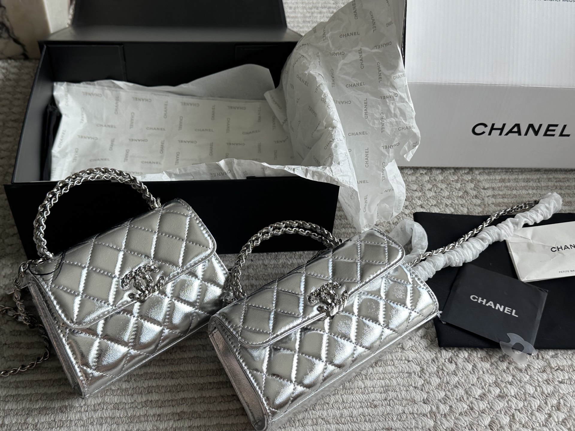 Chanel 23 Kelly phone shoulder bag