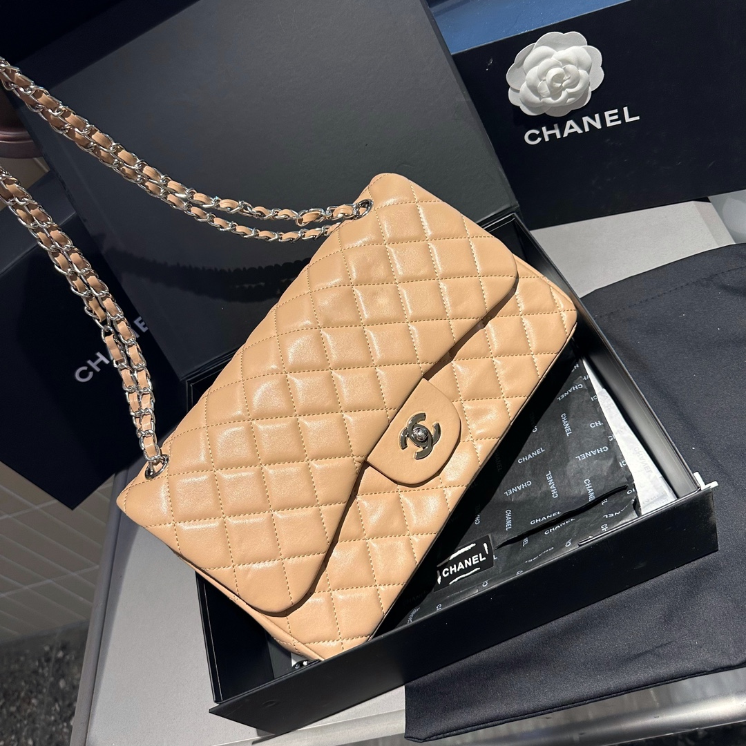 Chanel Classic Flap (CF) shoulder bag