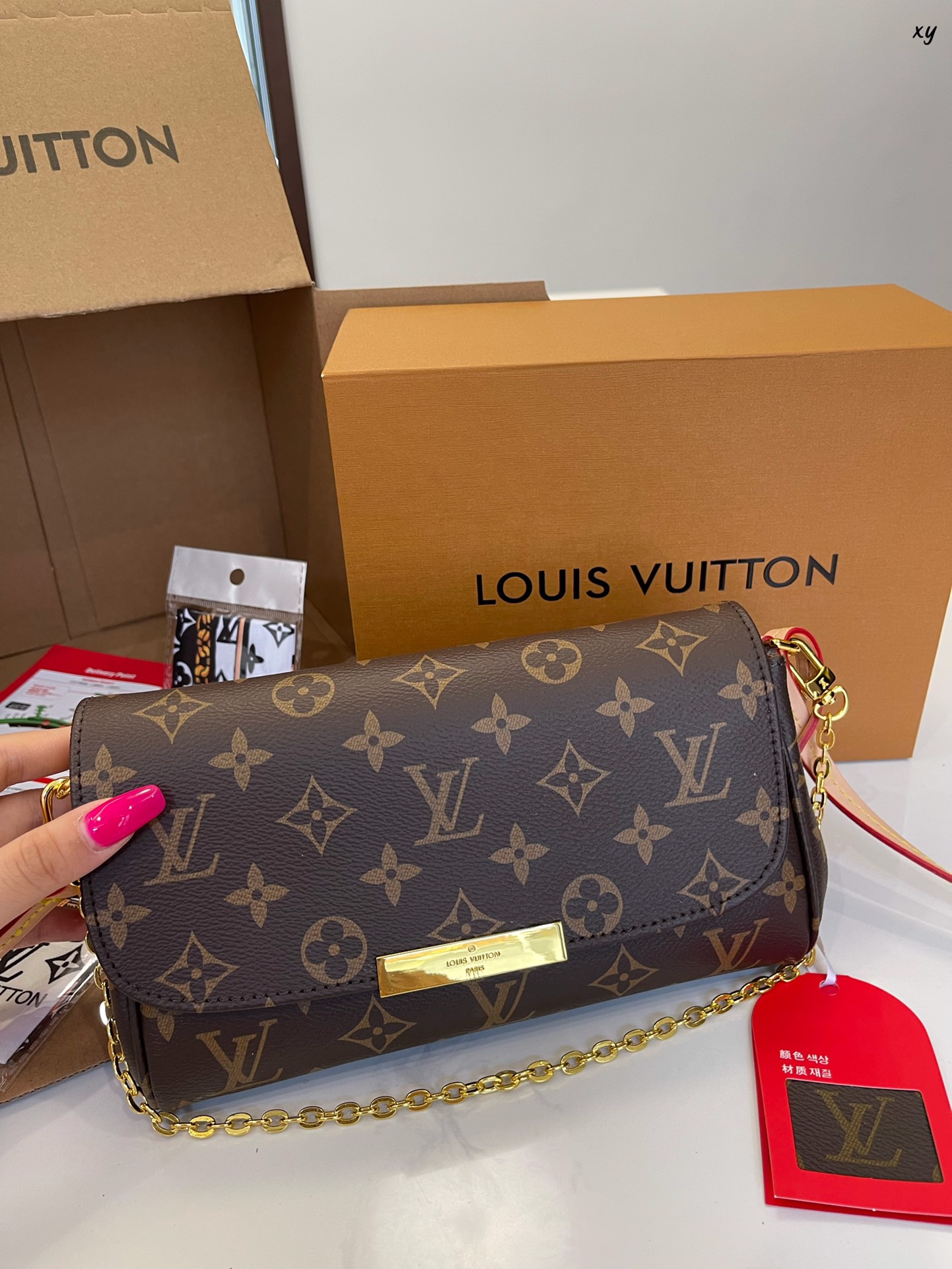 LV favorite chain bag