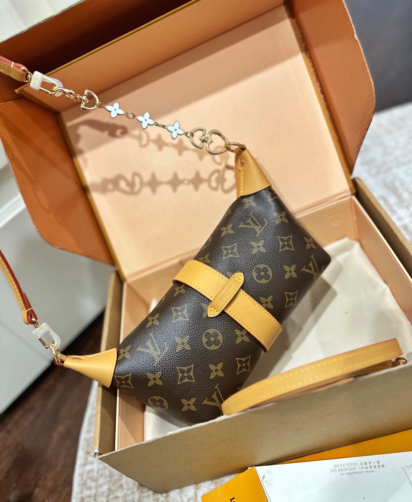 LV Pochette Mia handbag