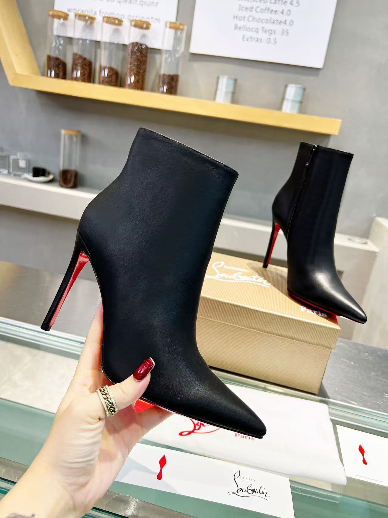 CL pointed-toe red-bottom high-heeled shoes