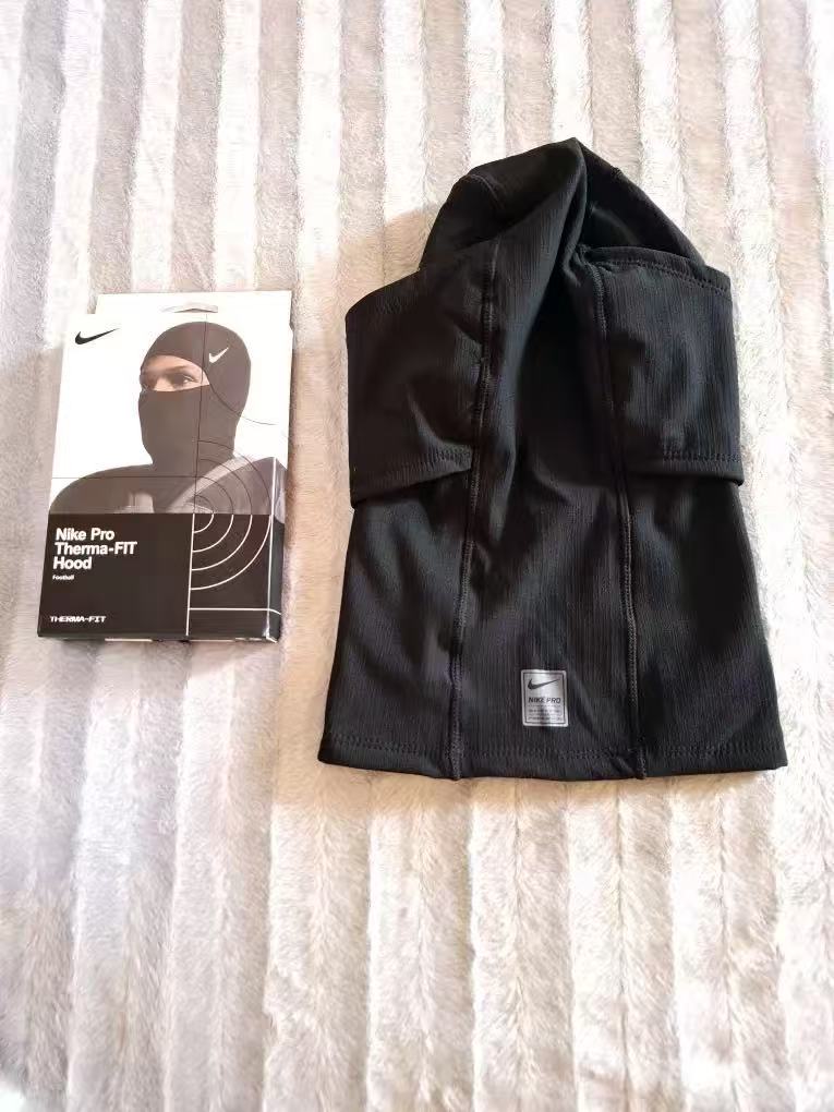 Nike Pro Therma-FIT Hood