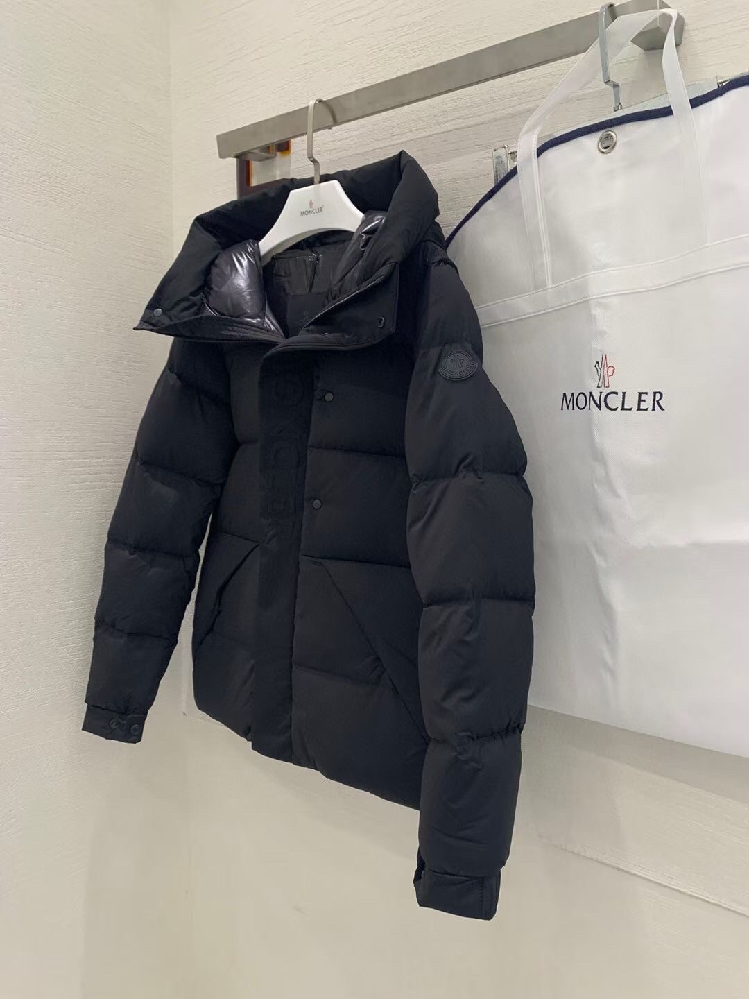 Moncler Madeira Short Down Jacket