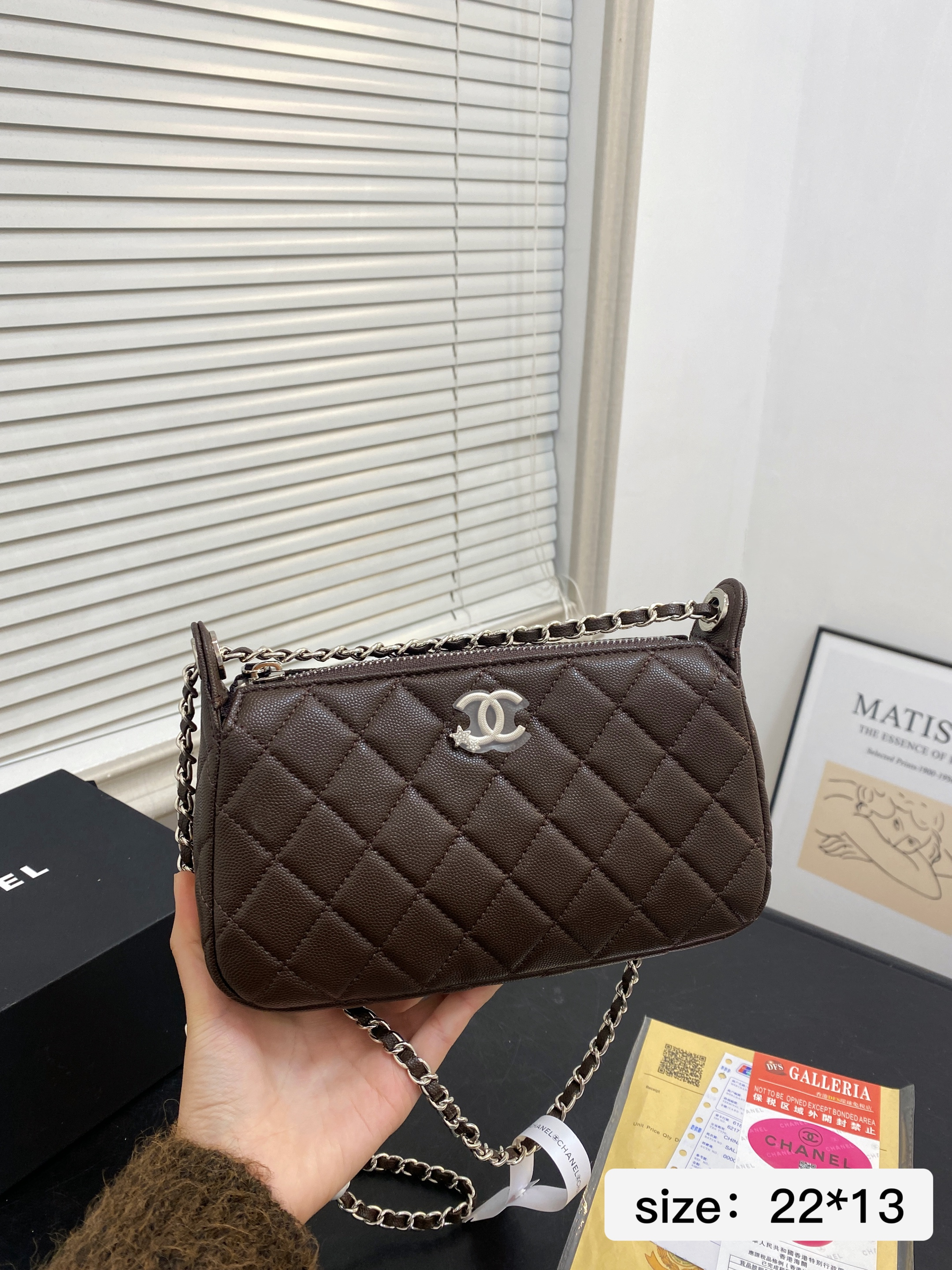 CHANEL 25B chain bag