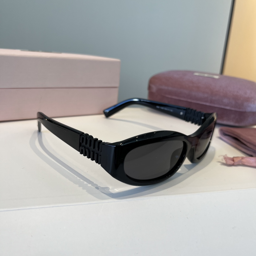 MIUMIU Cat Eye Sunglasses