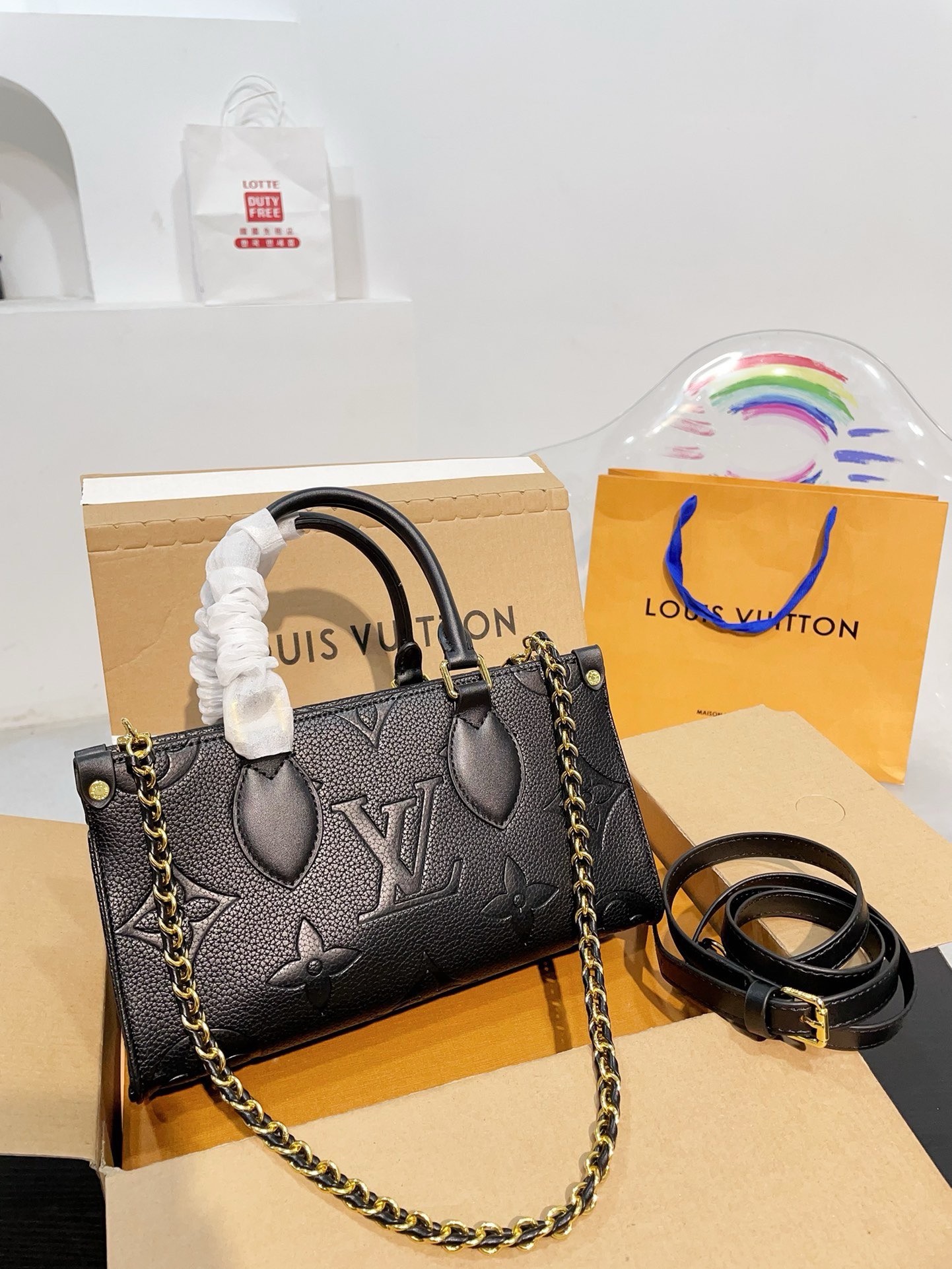 LV Onthego East West Bag