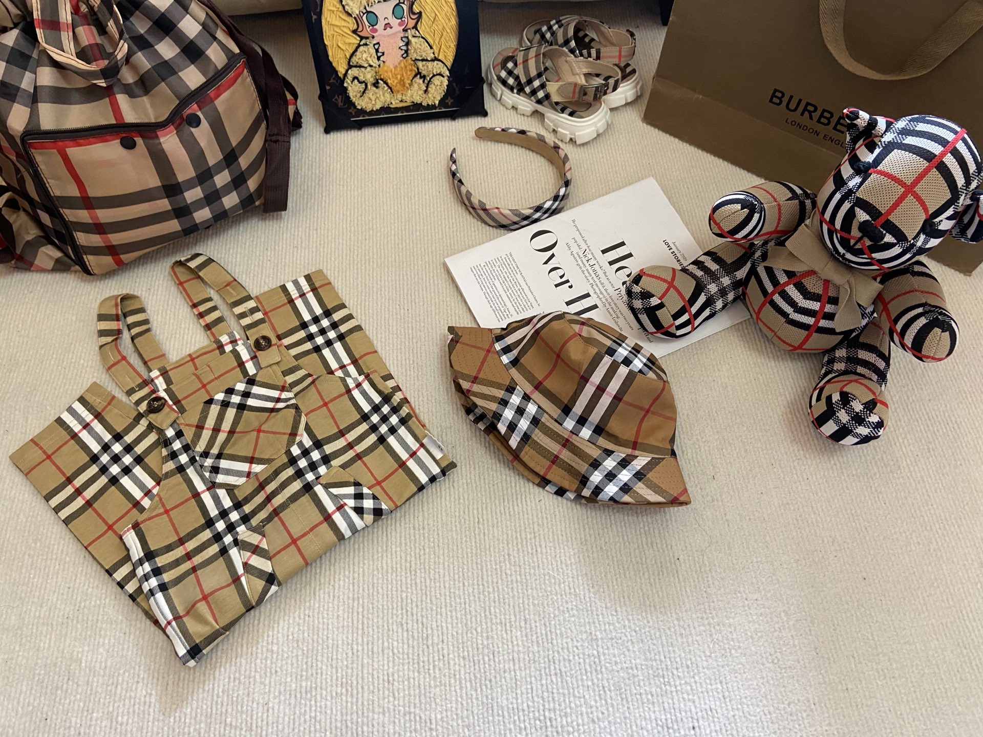 Burberry baby bucket hat