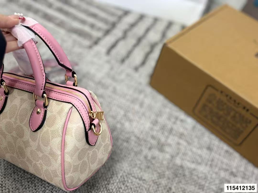 COACH Rowan Boston 23ss Pillow Bag