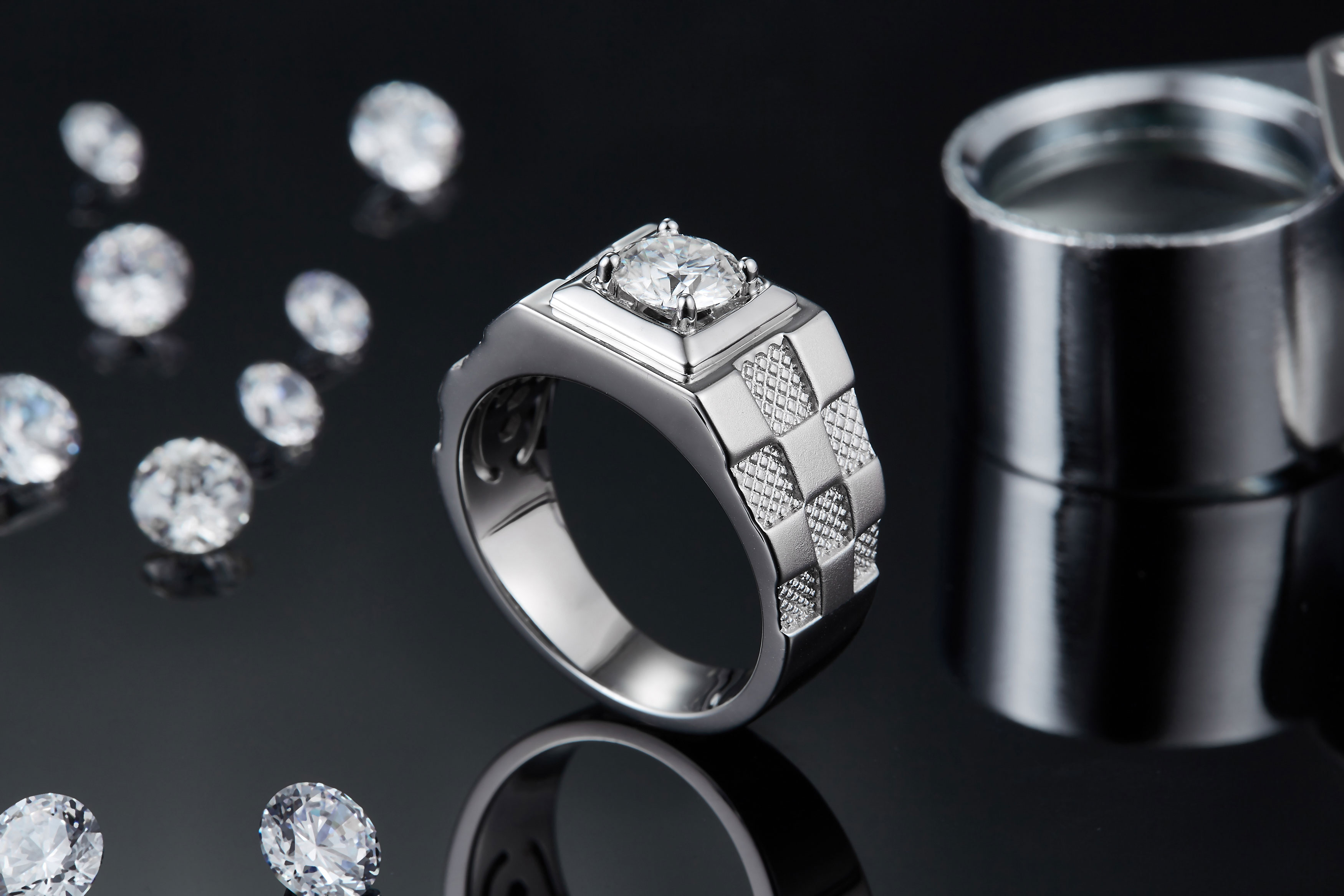 M84A S925 Silver Plated White Gold Moissan Diamond Men's Ring 1 Carat Grade D