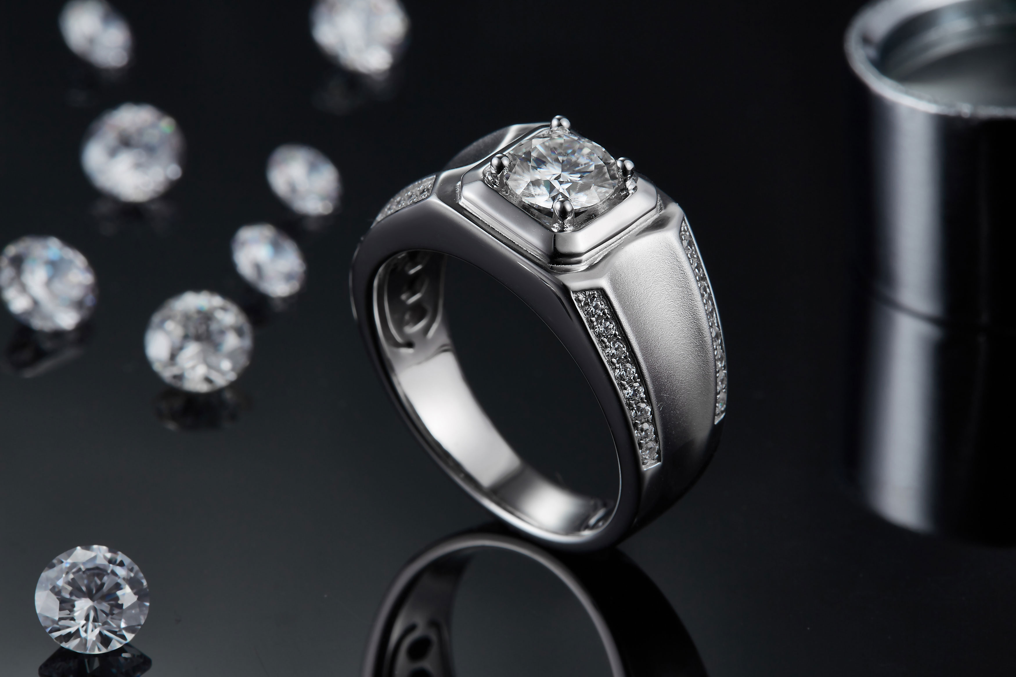 M81A S925 Silver Plated White Gold Moissan Diamond Men's Ring 1 Carat Grade D