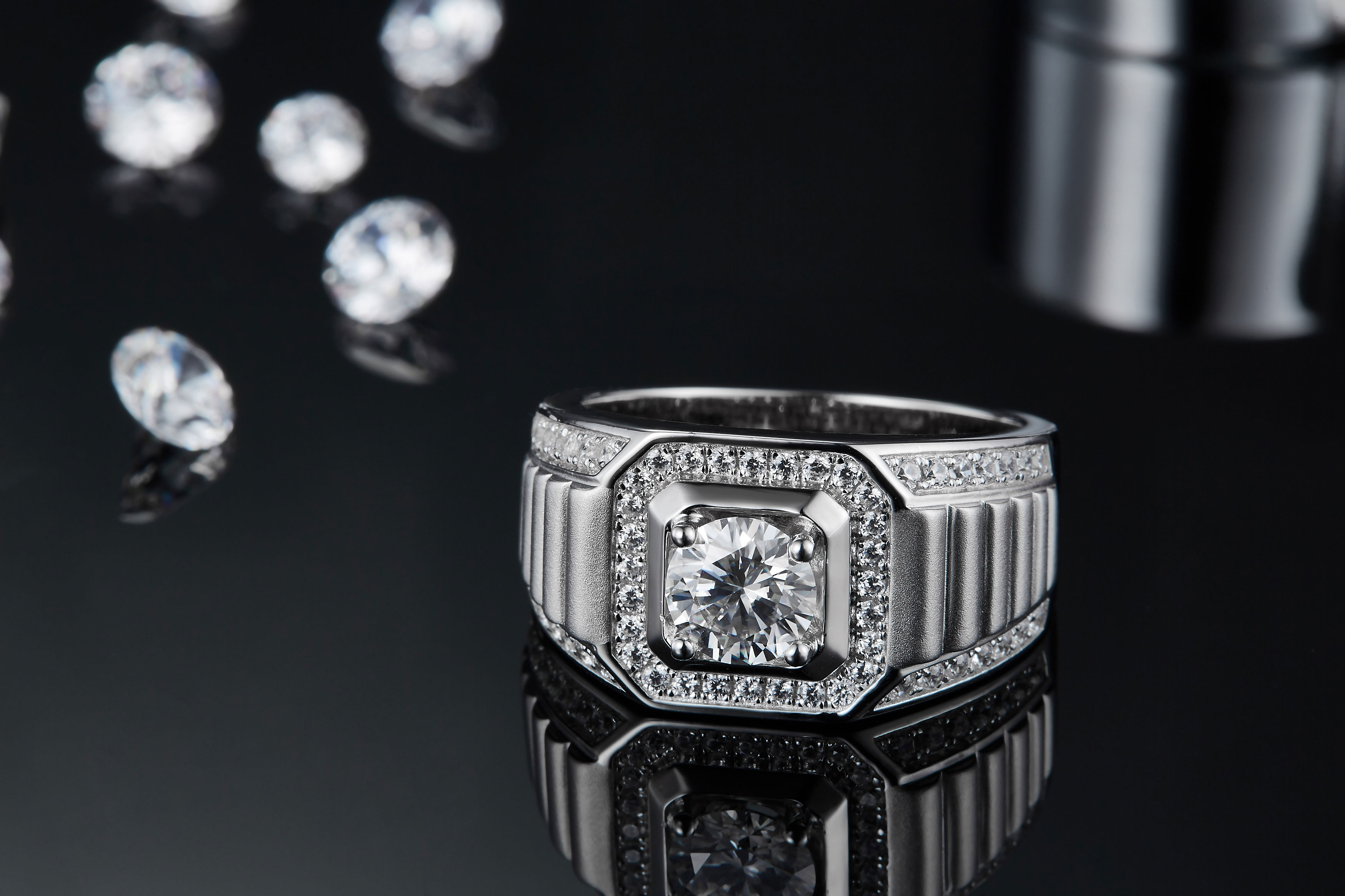 M83A S925 Silver Plated White Gold Moissan Diamond Men's Ring 1 Carat Grade D