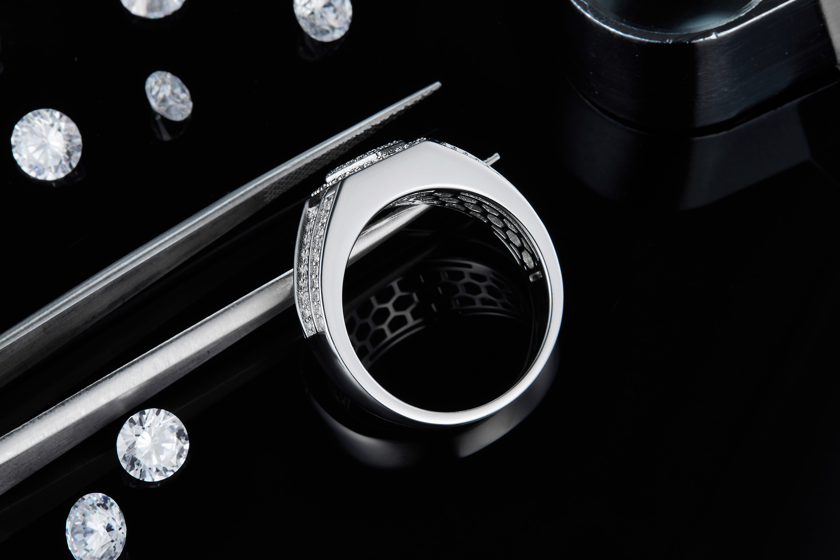 S925 silver plated white gold moissanite men's ring criolite D grade 0.94 carat