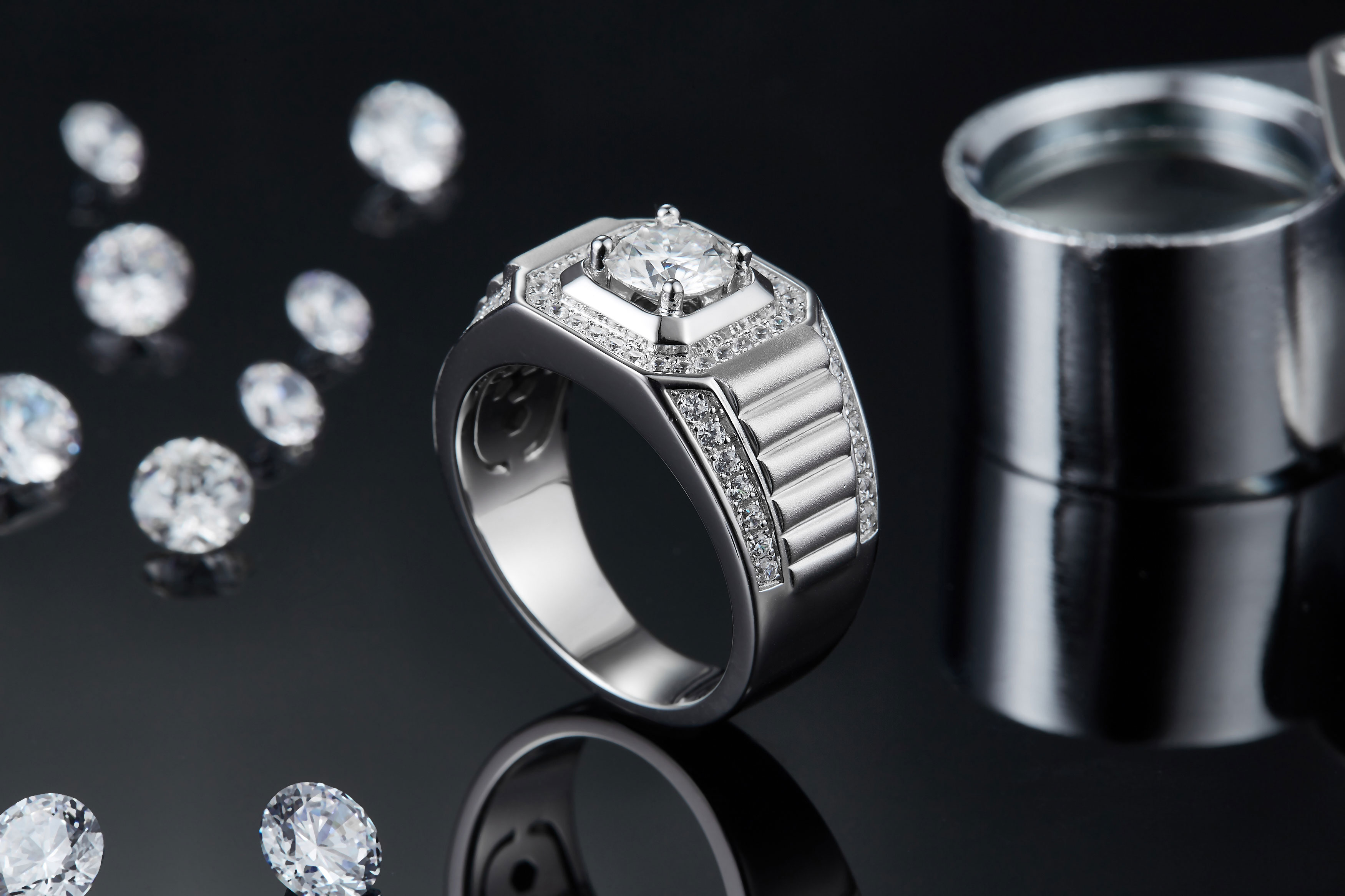 M83A S925 Silver Plated White Gold Moissan Diamond Men's Ring 1 Carat Grade D