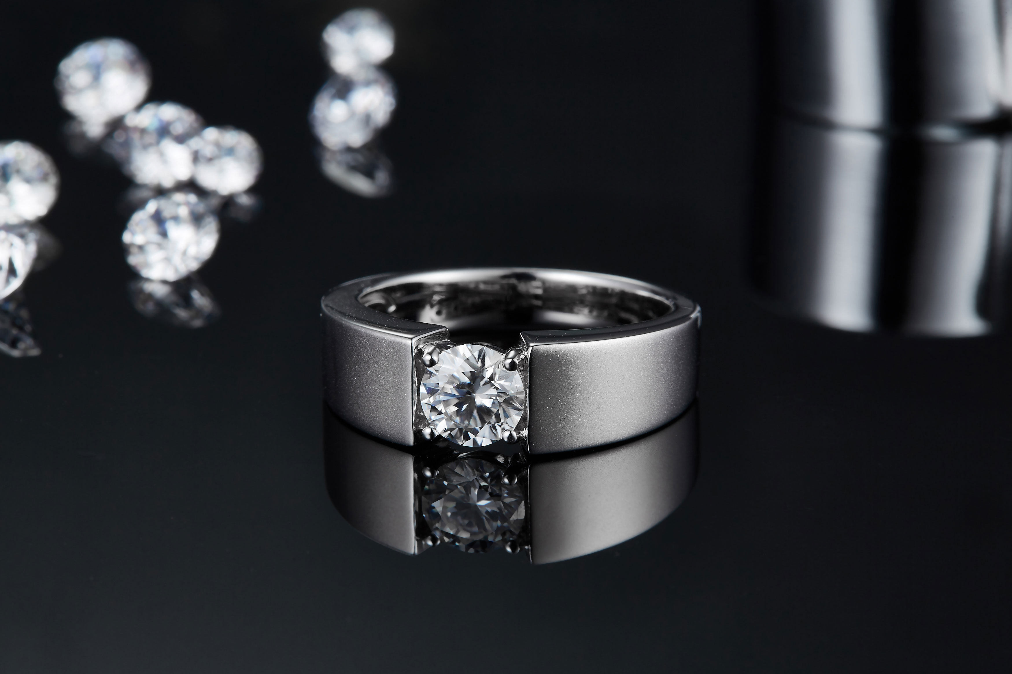 M82A S925 Silver Plated White Gold Moissan Diamond Men's Ring 1 Carat Grade D