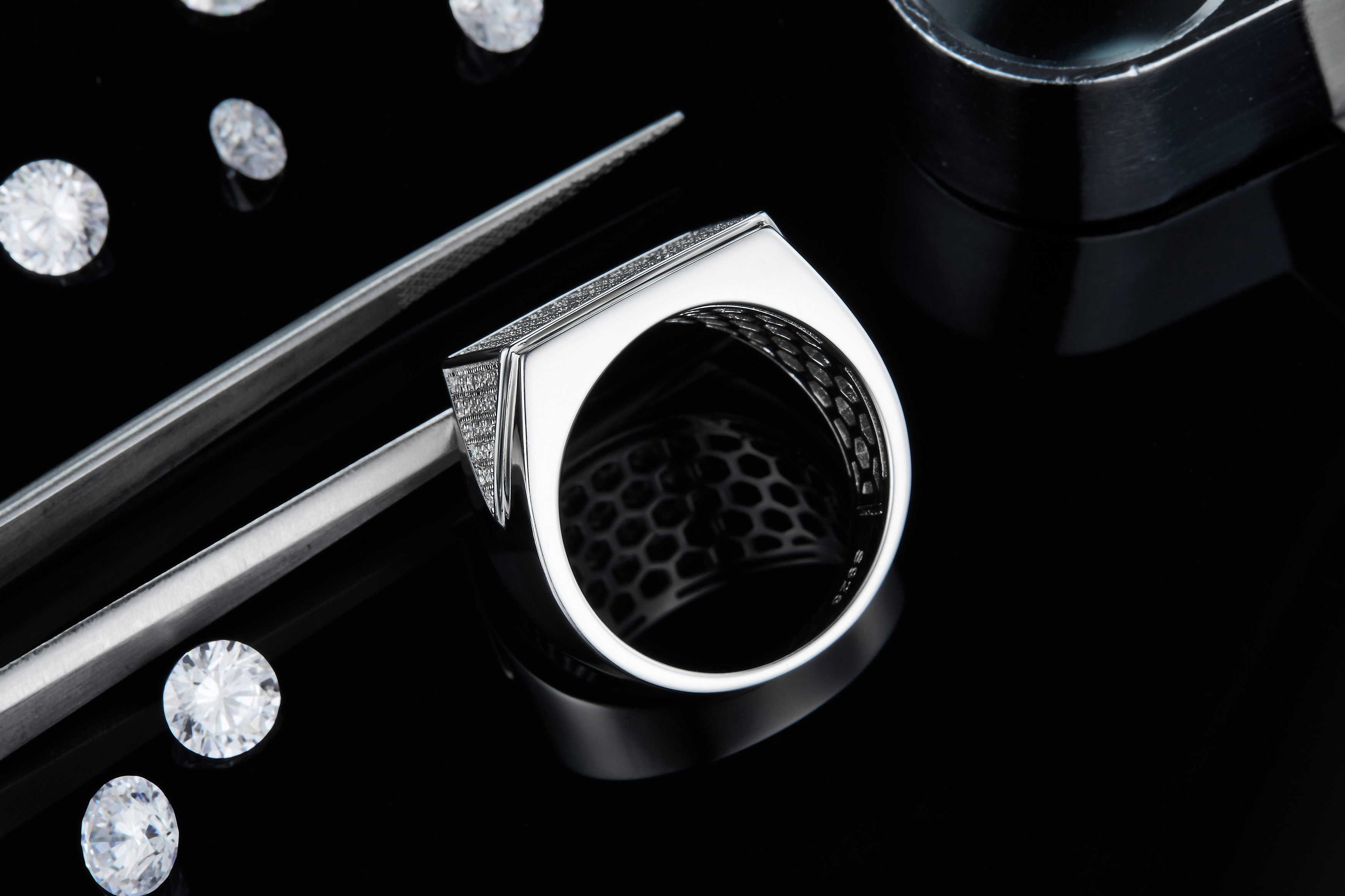 S925 silver plated white gold moissanite men's ring criolite D grade 0.95 carat