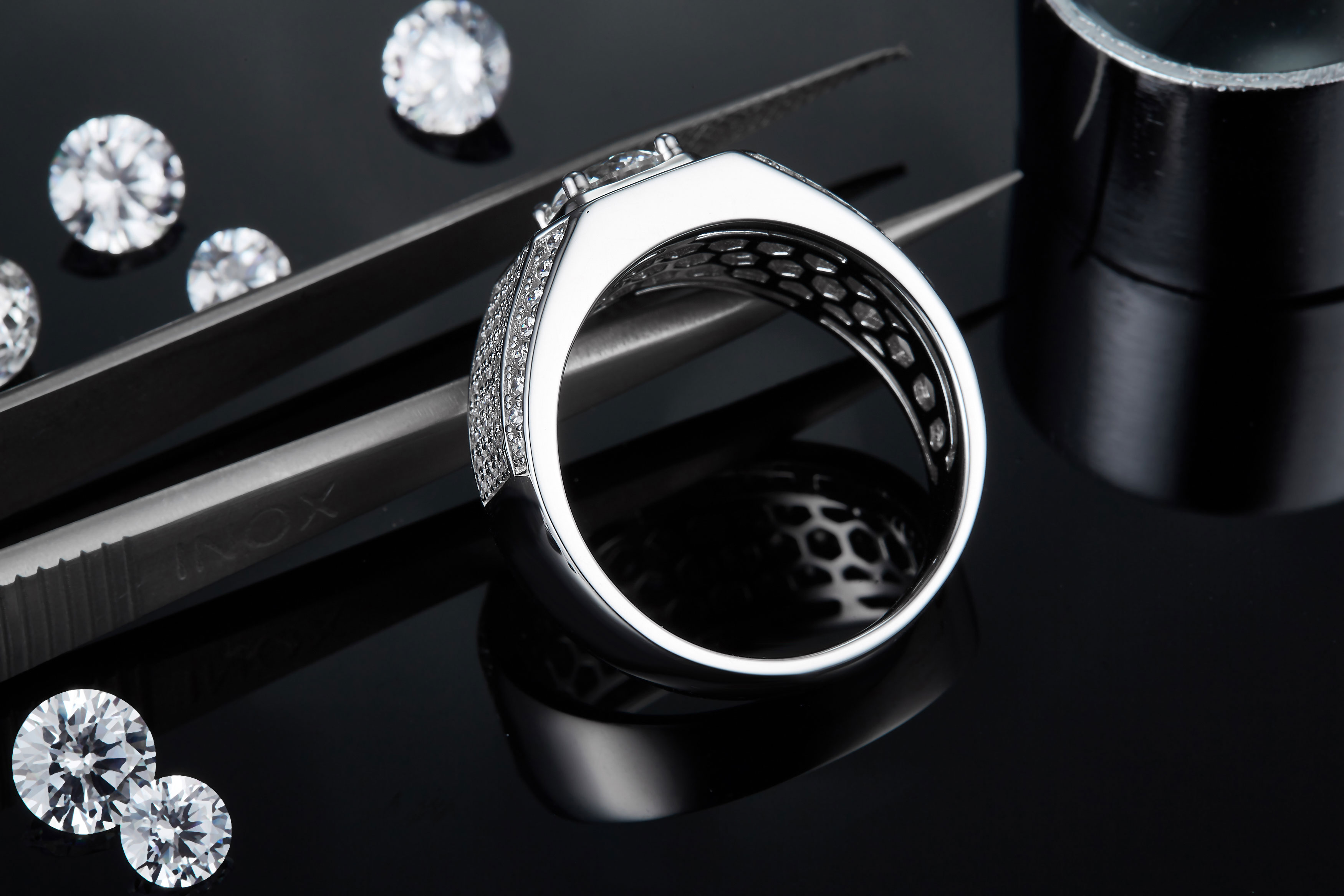 M76A S925 Silver Plated White Gold Moissan Diamond Men's Ring 1 Carat Grade D