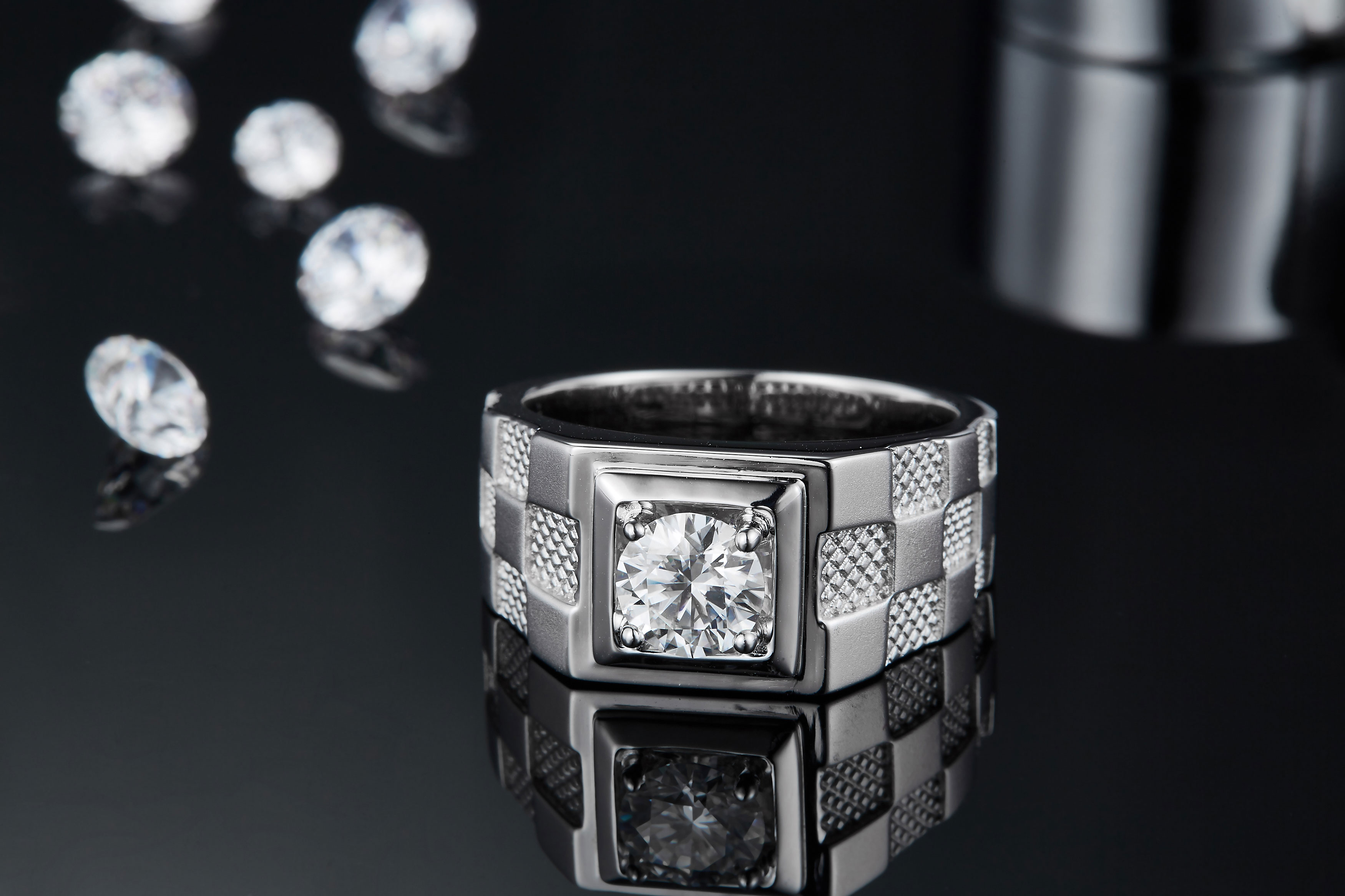 M84A S925 Silver Plated White Gold Moissan Diamond Men's Ring 1 Carat Grade D