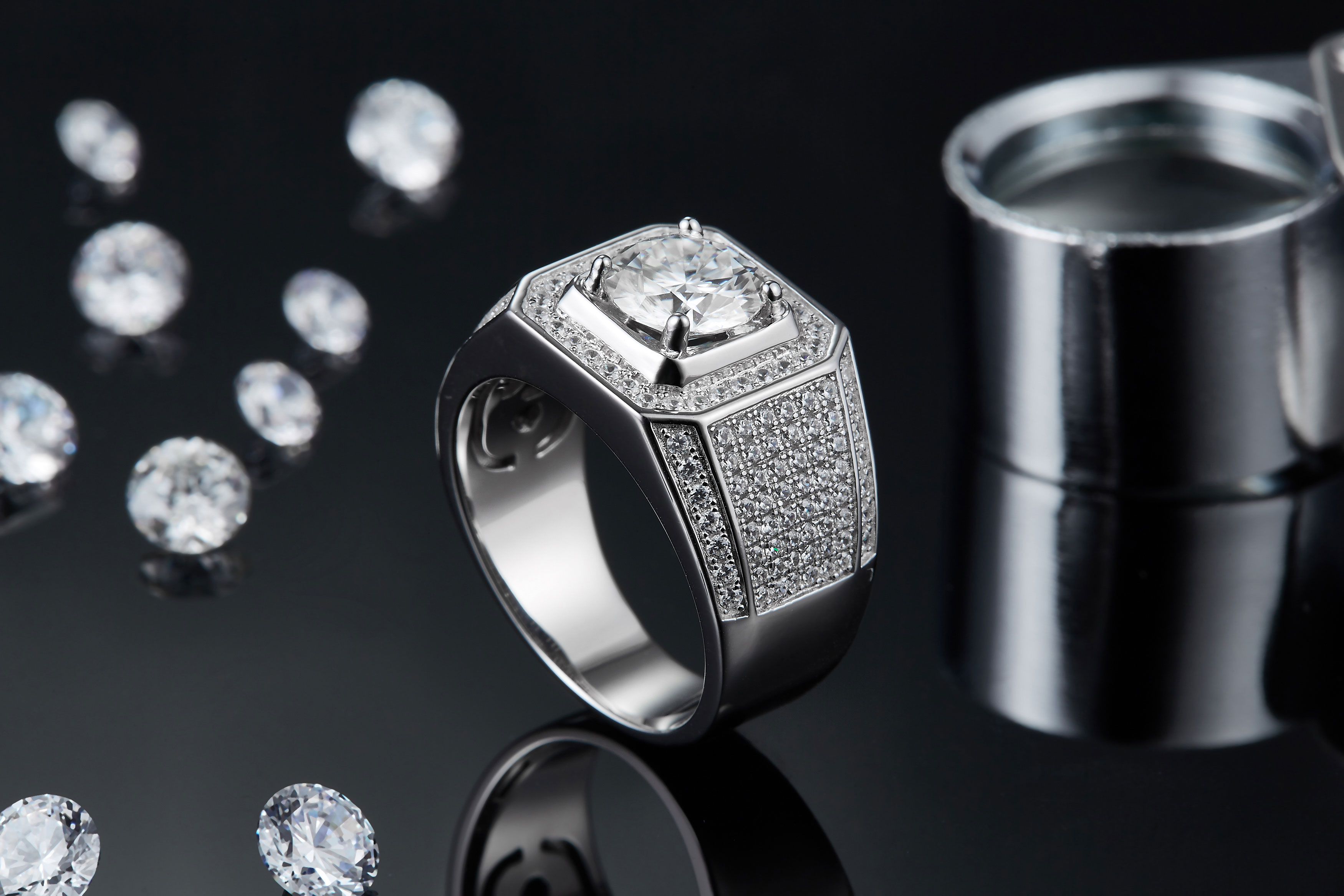 M76BS925 Silver Plated White Gold Moissan Diamond Men's Ring 2 Carat Grade D