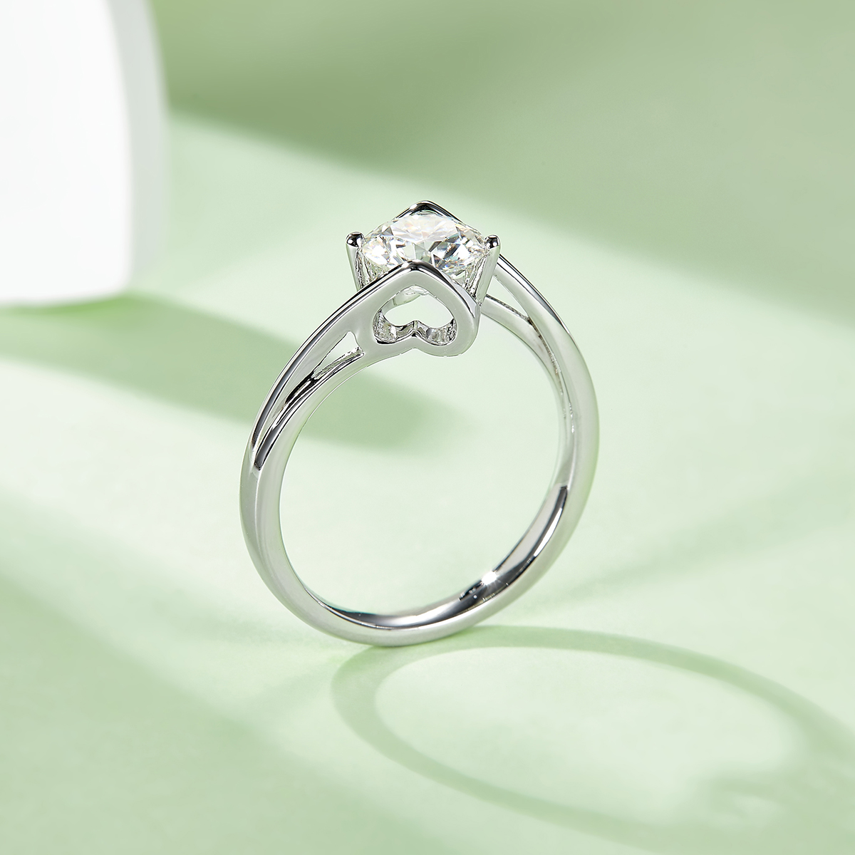 Twisted Arm Classic Angel's Kiss S925 Silver Plated White Gold Moissan Diamond Women's Ring 1 Carat Grade D