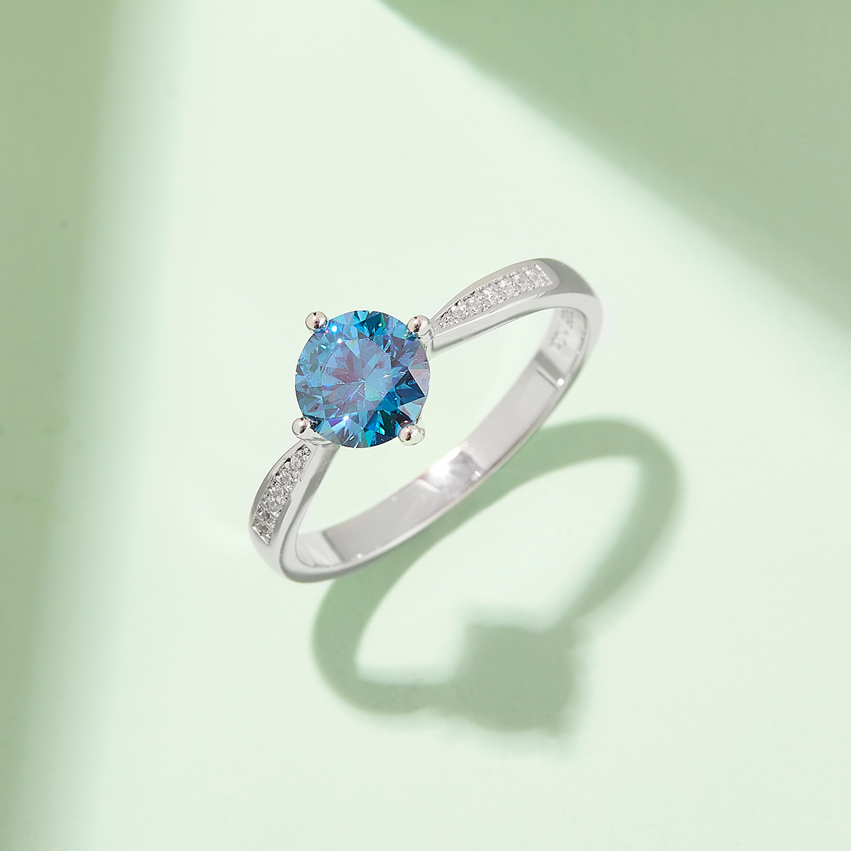 Straight Arm Micropavé Four Prong S925 Silver Plated White Gold Moissan Diamond Women's Ring 1 Carat D