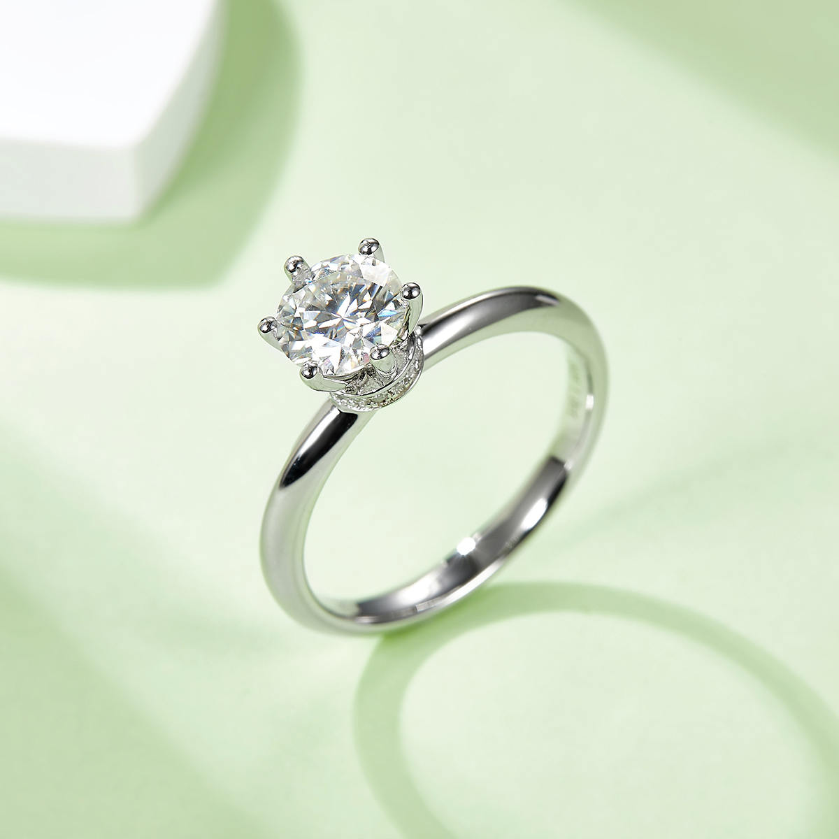 Straight Arm Claw-set Necklace