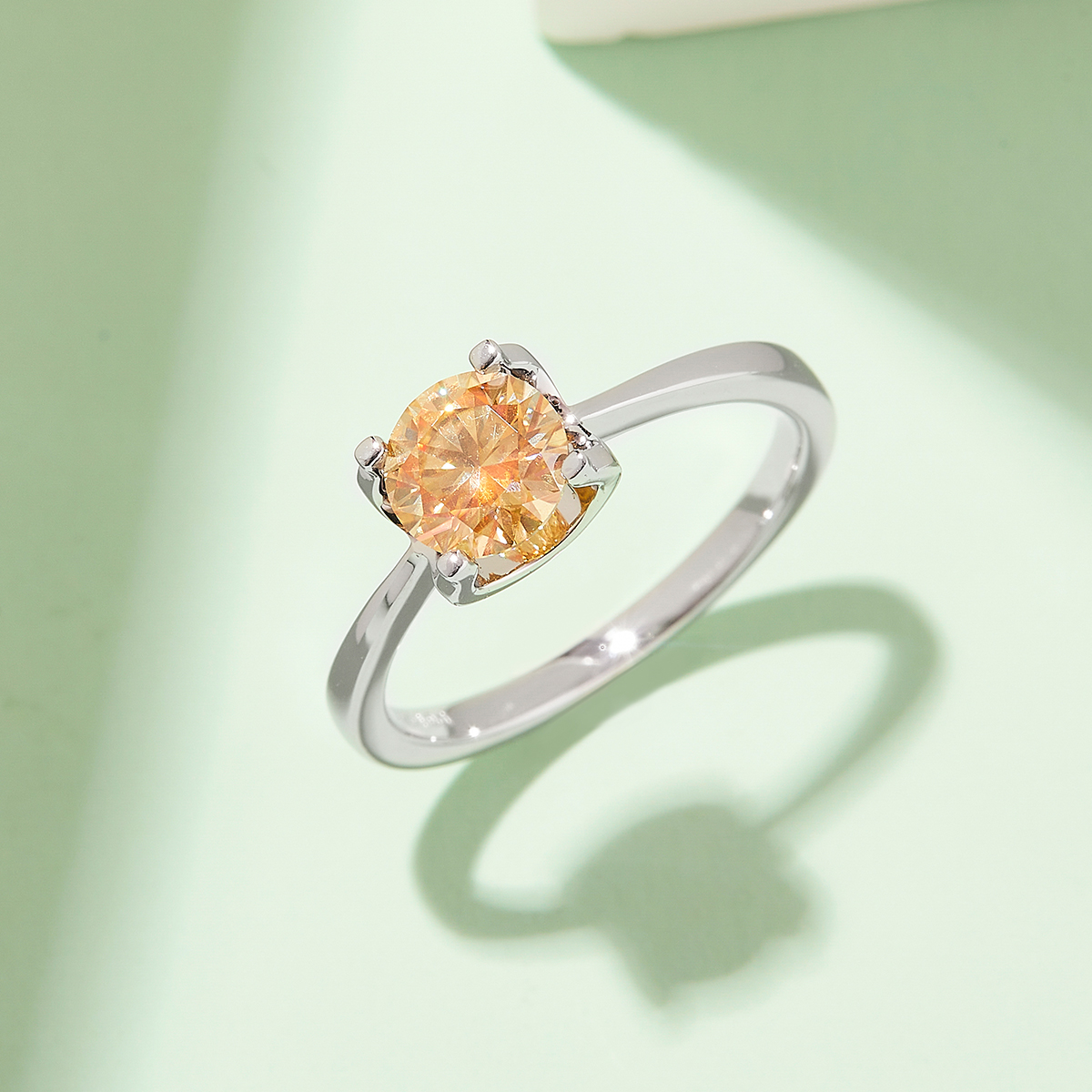 Straight Arm Classic Bullhead S925 Silver Plated White Gold Moissan Diamond Women's Ring 1 Carat D