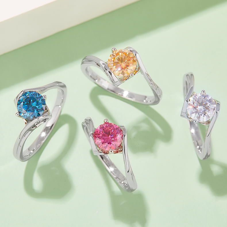 Twisted Arm Classic Angel's Kiss S925 Silver Plated White Gold Moissan Diamond Women's Ring 1 Carat Grade D