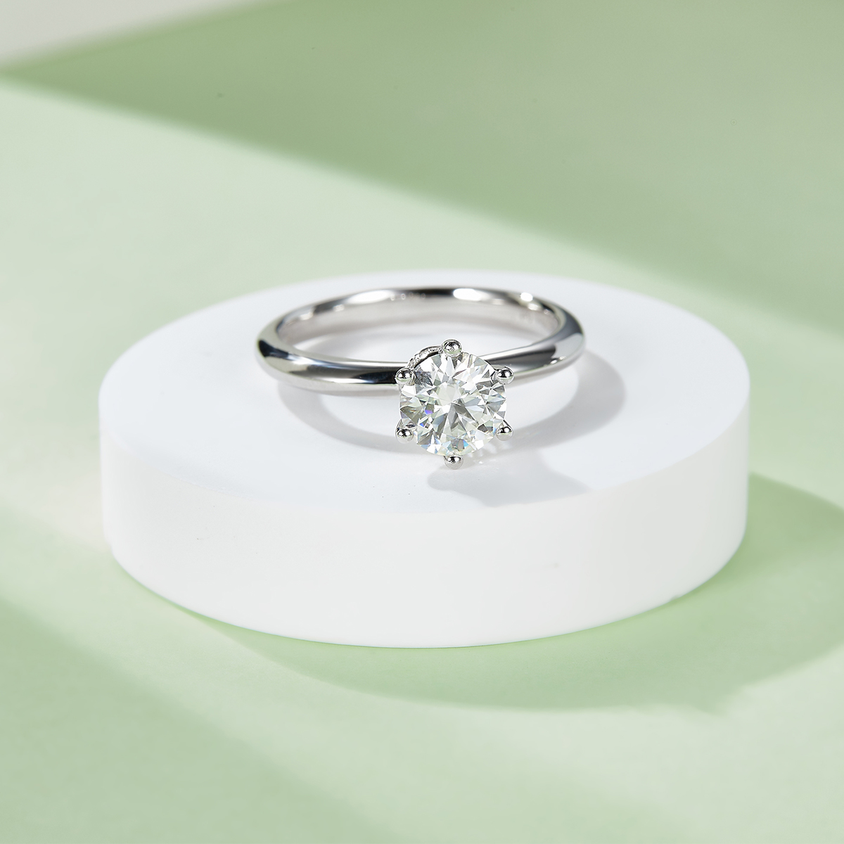 Straight Arm Claw-set Necklace