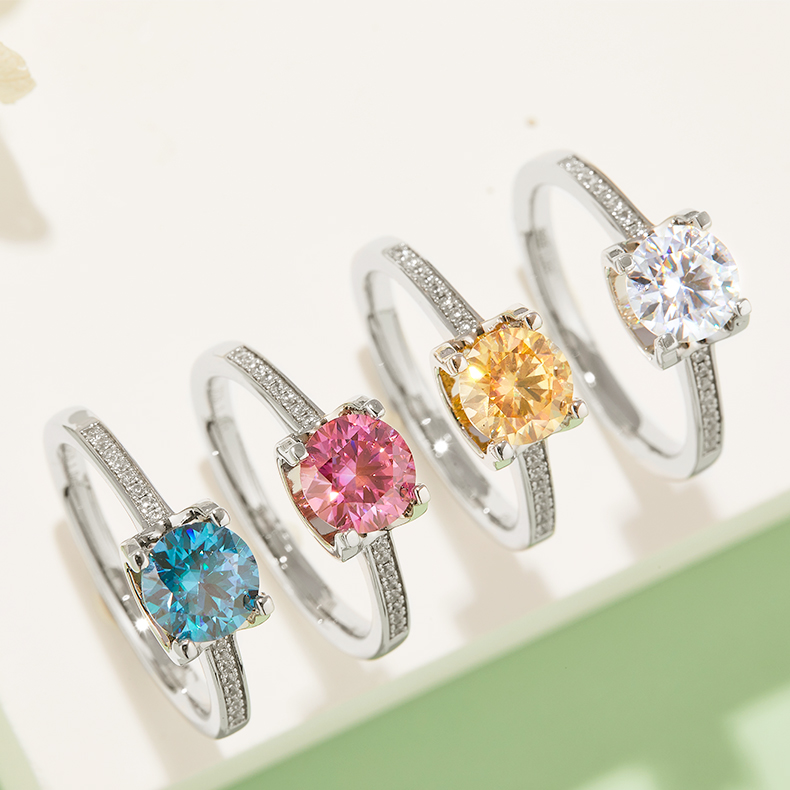 Straight Arm Micropavé Bullhead S925 Silver Plated White Gold Moissan Diamond Women's Ring 1 Carat Grade D