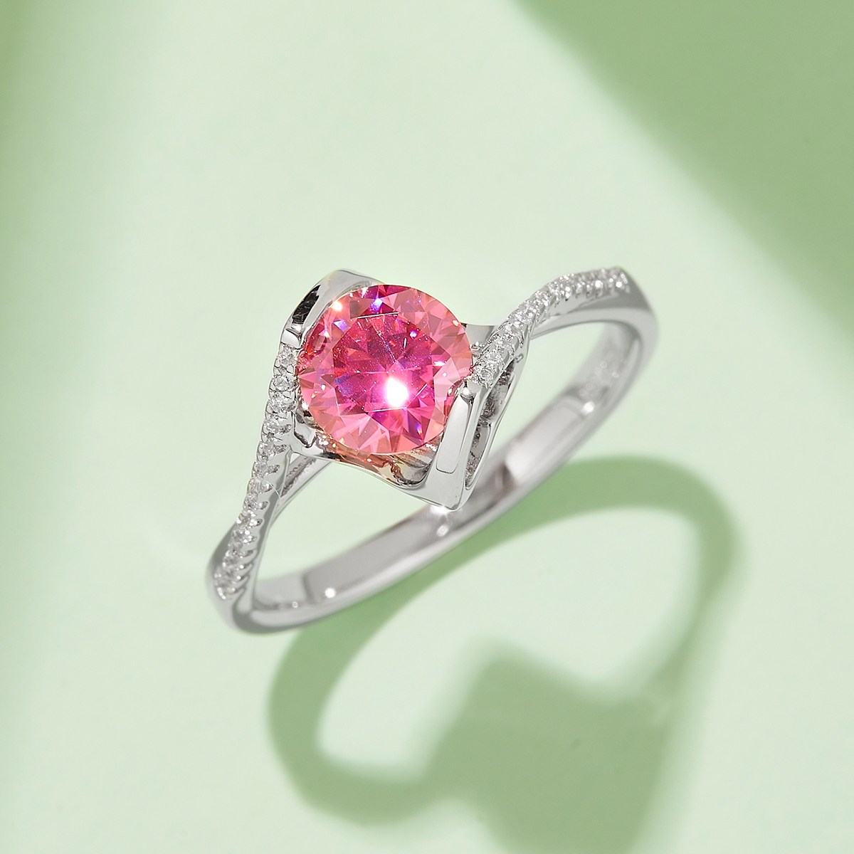 Twisted Arm Micropavé Angel's Kiss S925 Silver Plated White Gold Moissan Diamond Women's Ring 1 Carat Grade D