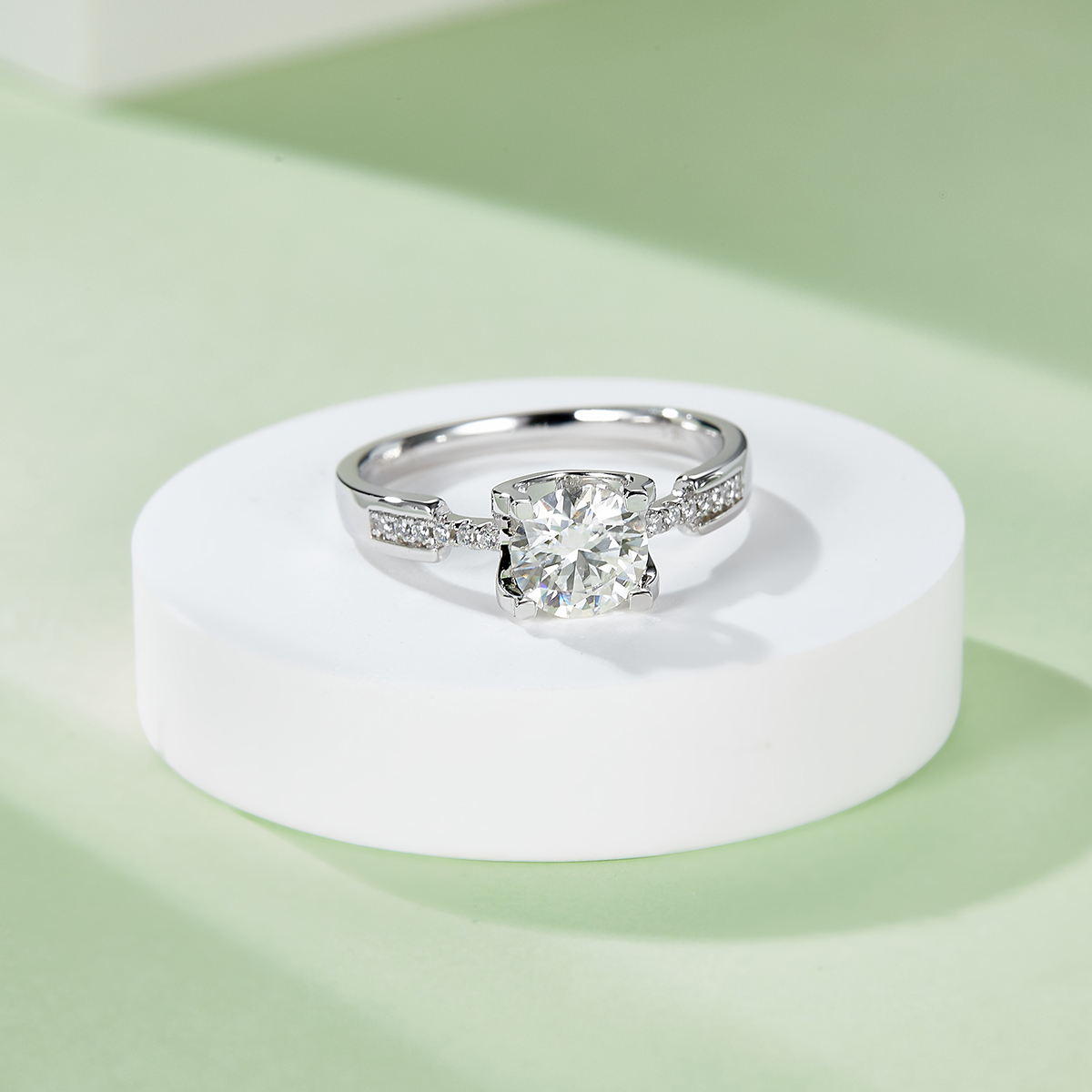 Straight arm micro-set cow head small waist S925 silver plated white gold moissanite diamond women's ring 1 carat D grade