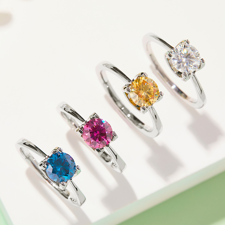 Straight Arm Classic Bullhead S925 Silver Plated White Gold Moissan Diamond Women's Ring 1 Carat D