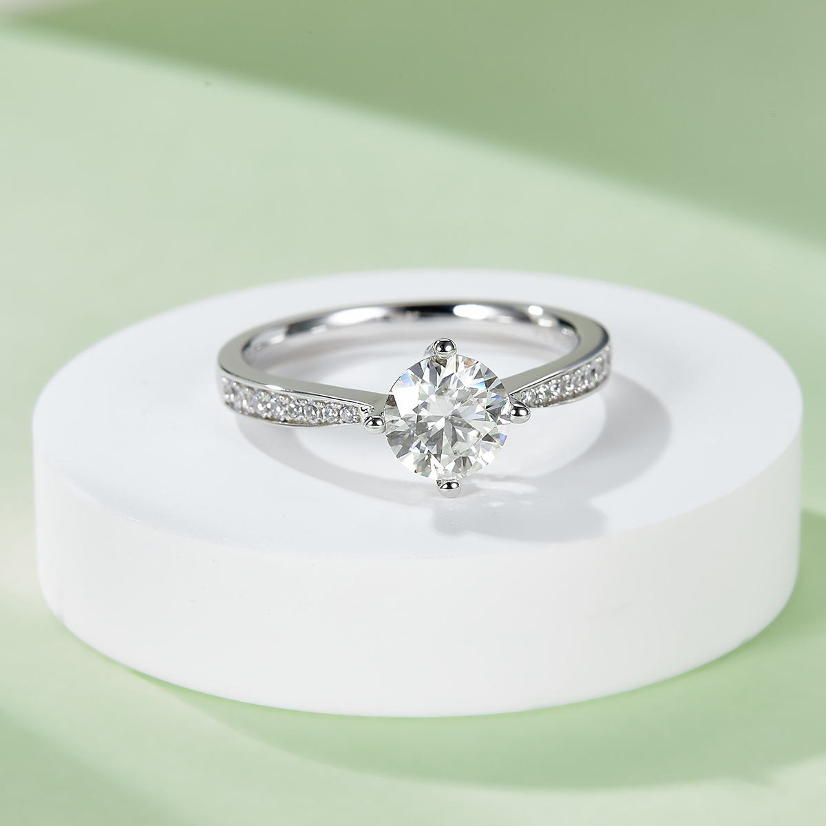 Straight Arm Micropavé Four Prong S925 Silver Plated White Gold Moissan Diamond Women's Ring 1 Carat D