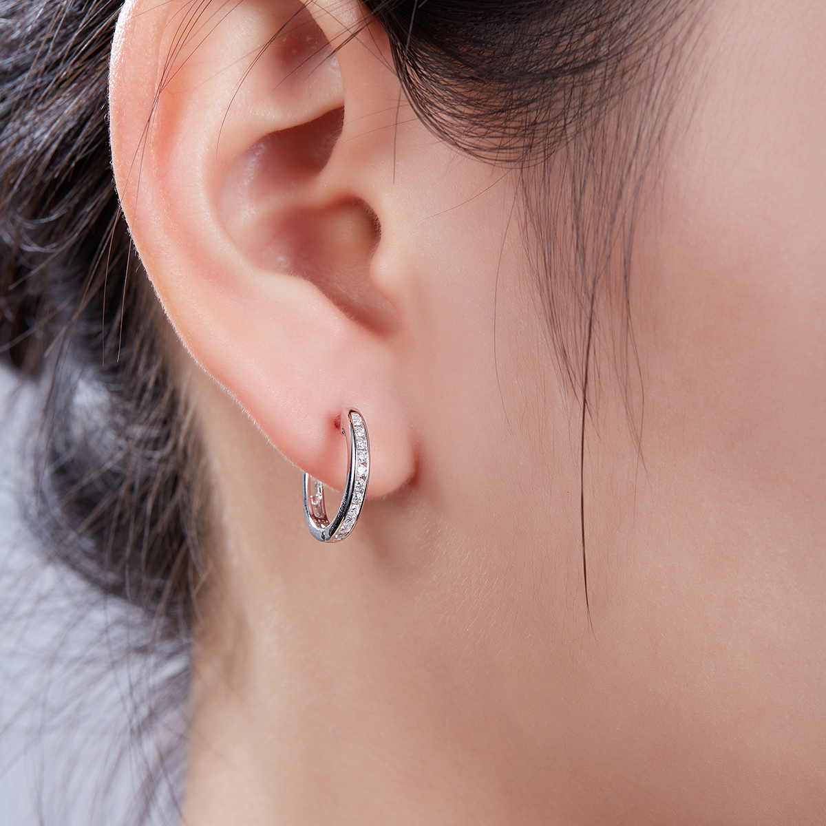 Single row of half earrings S925 Silver Moissan Diamond Grade D 0.2CT      K014A