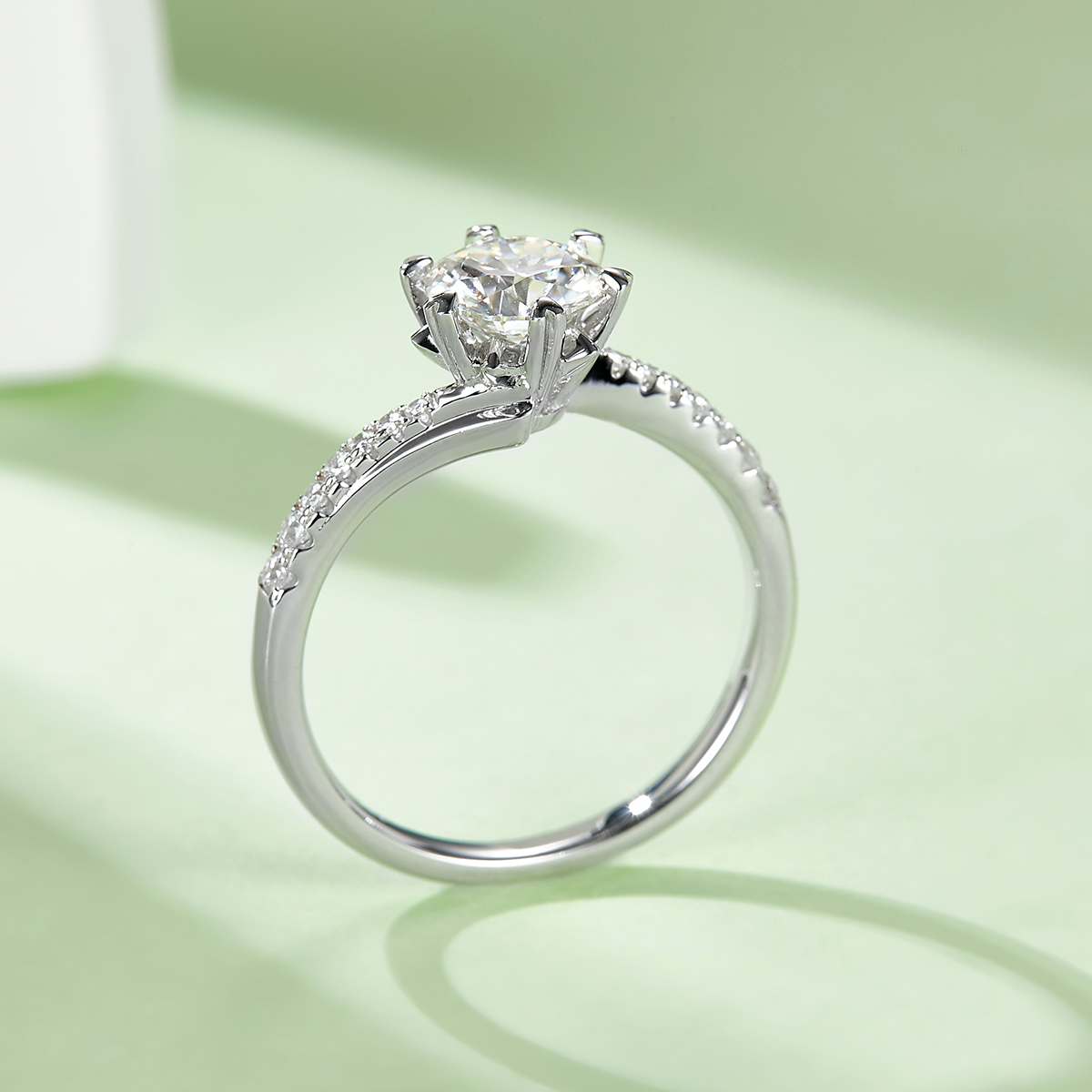 Twisted arm micro-set snowflake S925 silver plated white gold moissanite diamond women's ring 1 carat grade D