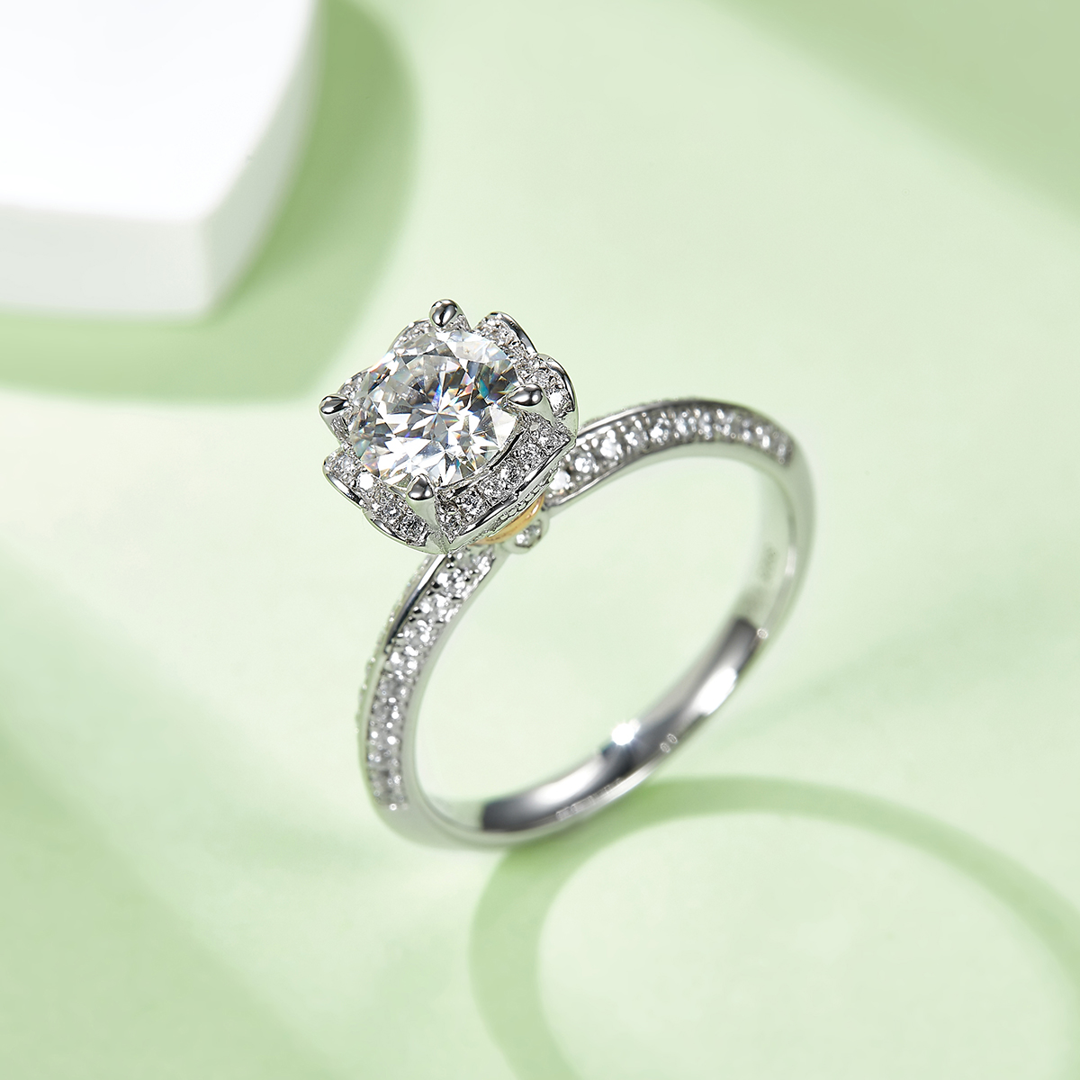 Straight Arm Luxury Set Heart Hand Bouquet