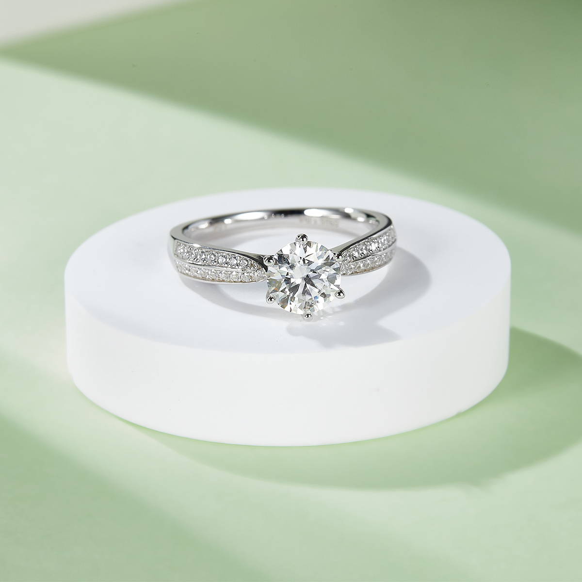 Straight arm micro-set starlight queen S925 silver plated white gold moissanite diamond women's ring 1 carat grade D