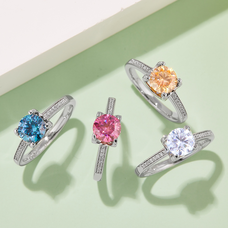 Straight Arm Micropavé Bullhead S925 Silver Plated White Gold Moissan Diamond Women's Ring 1 Carat Grade D