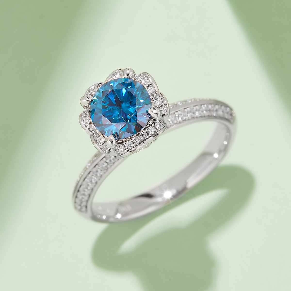 Straight Arm Luxury Set Heart Hand Bouquet