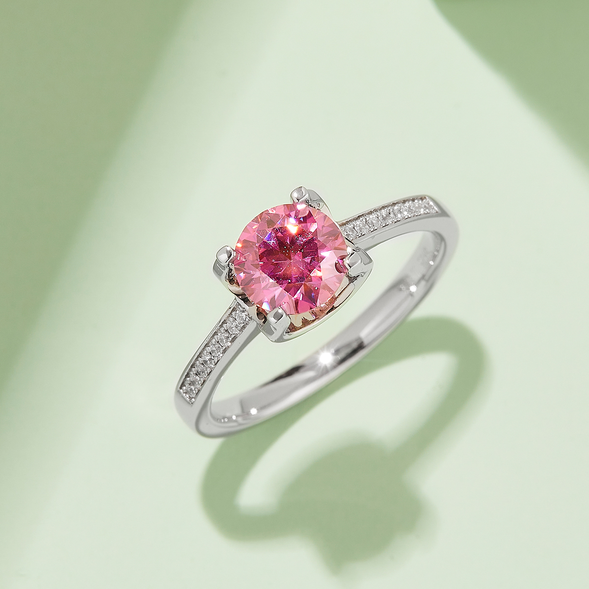 Straight Arm Micropavé Bullhead S925 Silver Plated White Gold Moissan Diamond Women's Ring 1 Carat Grade D