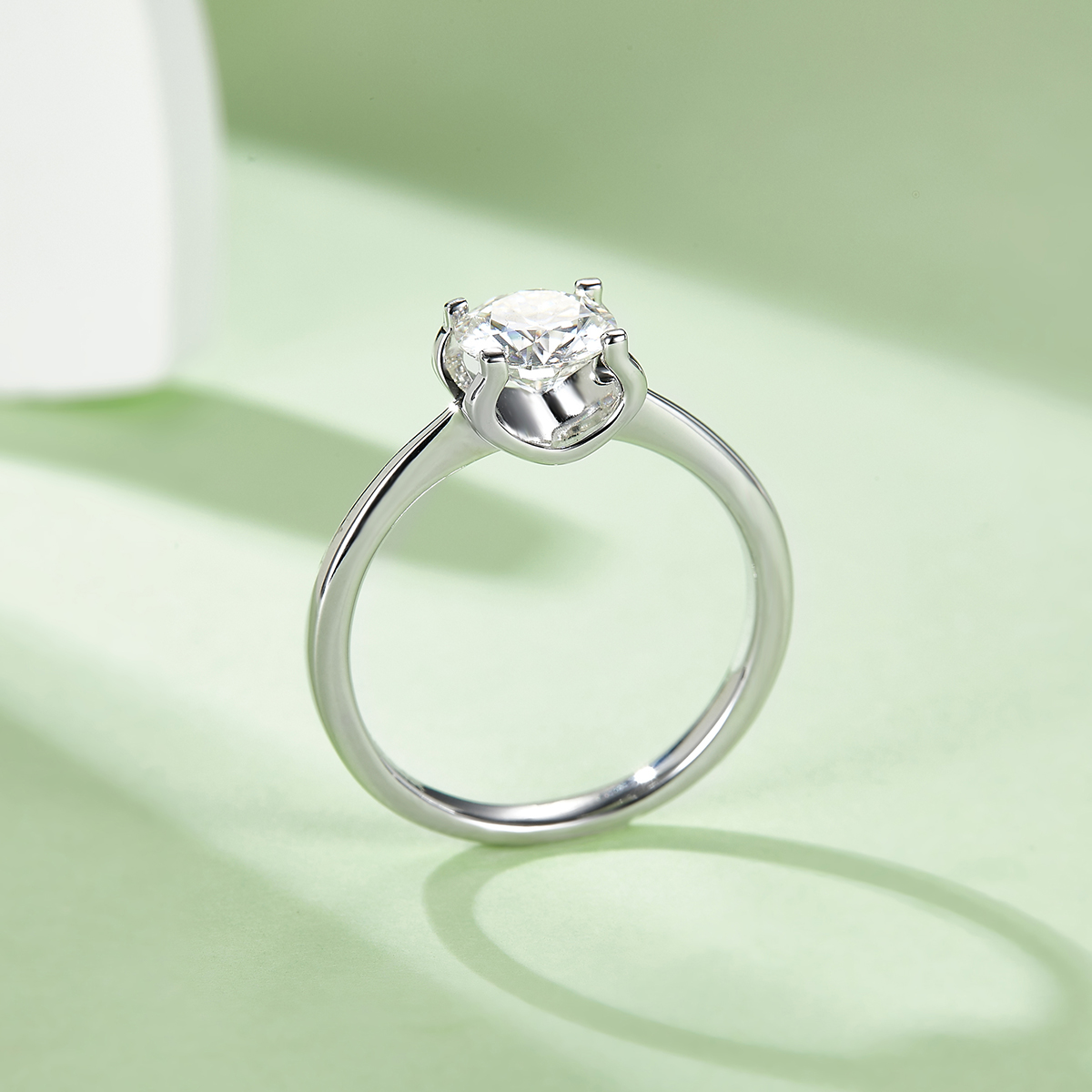 Straight Arm Classic Bullhead S925 Silver Plated White Gold Moissan Diamond Women's Ring 1 Carat D