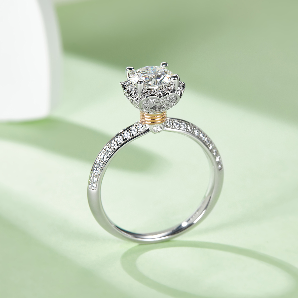 Straight Arm Luxury Set Heart Hand Bouquet