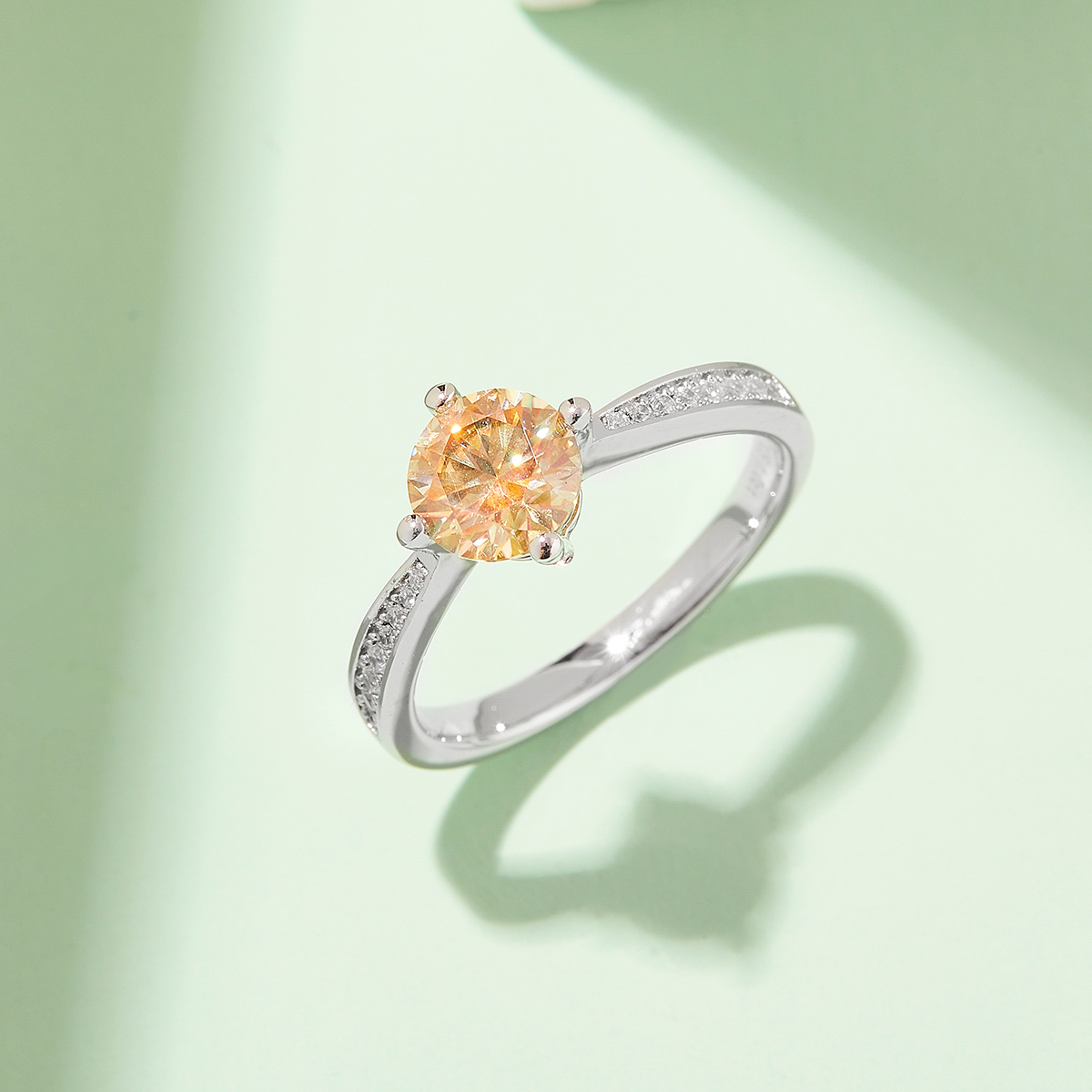 Straight Arm Micropavé Four Prong S925 Silver Plated White Gold Moissan Diamond Women's Ring 1 Carat D