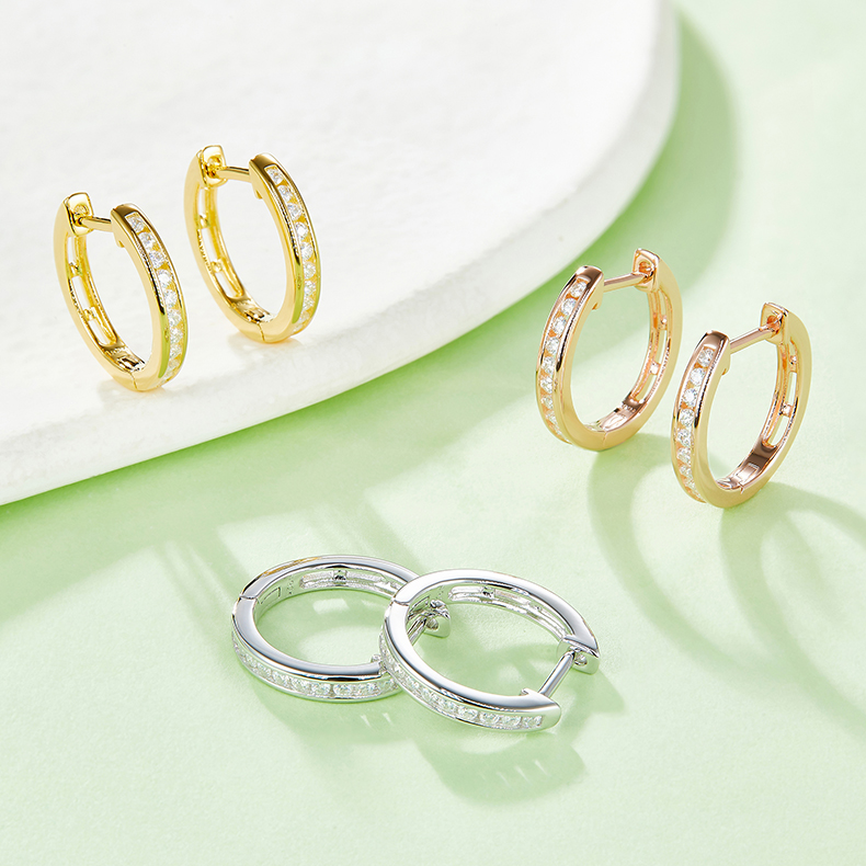 Single row of half earrings S925 Silver Moissan Diamond Grade D 0.2CT      K014A