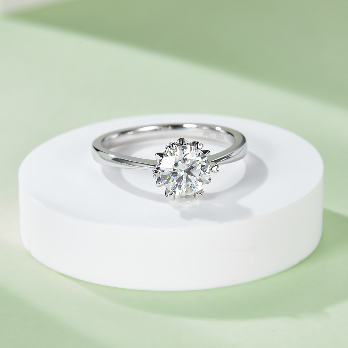 Straight Arm Classic Snowflake S925 Silver Plated White Gold Moissan Diamond Women's Ring 1 Ct D