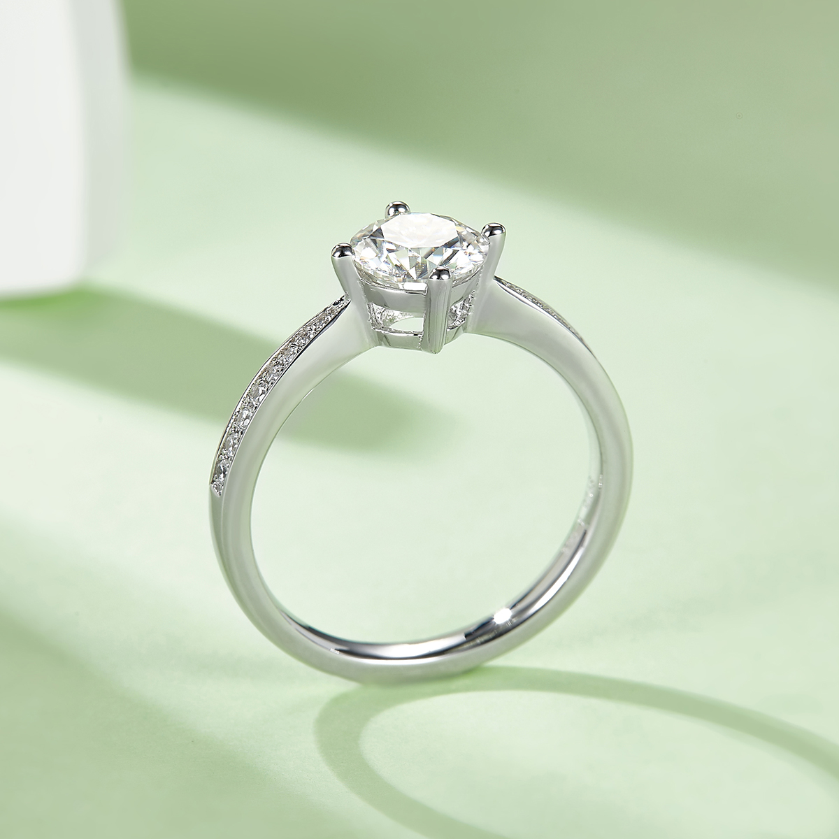 Straight Arm Micropavé Four Prong S925 Silver Plated White Gold Moissan Diamond Women's Ring 1 Carat D