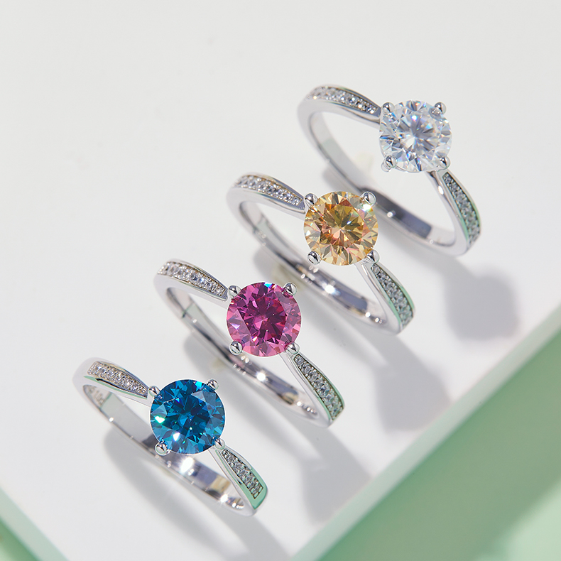 Straight Arm Micropavé Four Prong S925 Silver Plated White Gold Moissan Diamond Women's Ring 1 Carat D