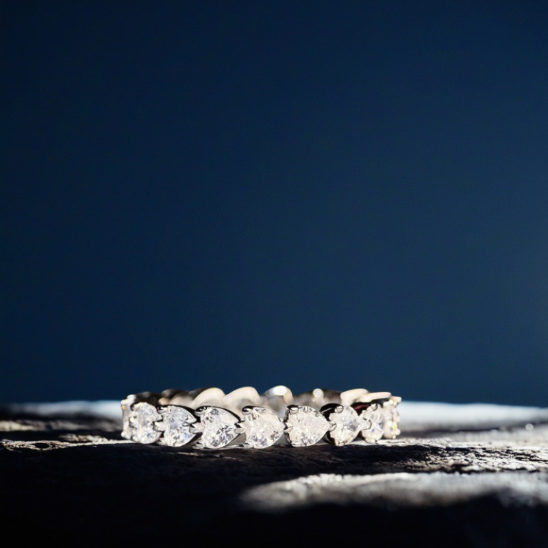 S925 Sterling Silver Heart Ring for Women Full Diamond Heart-shaped Band Ring Full Circle Luxurious Small Diamond Ring Simple Versatile Stackable Ring