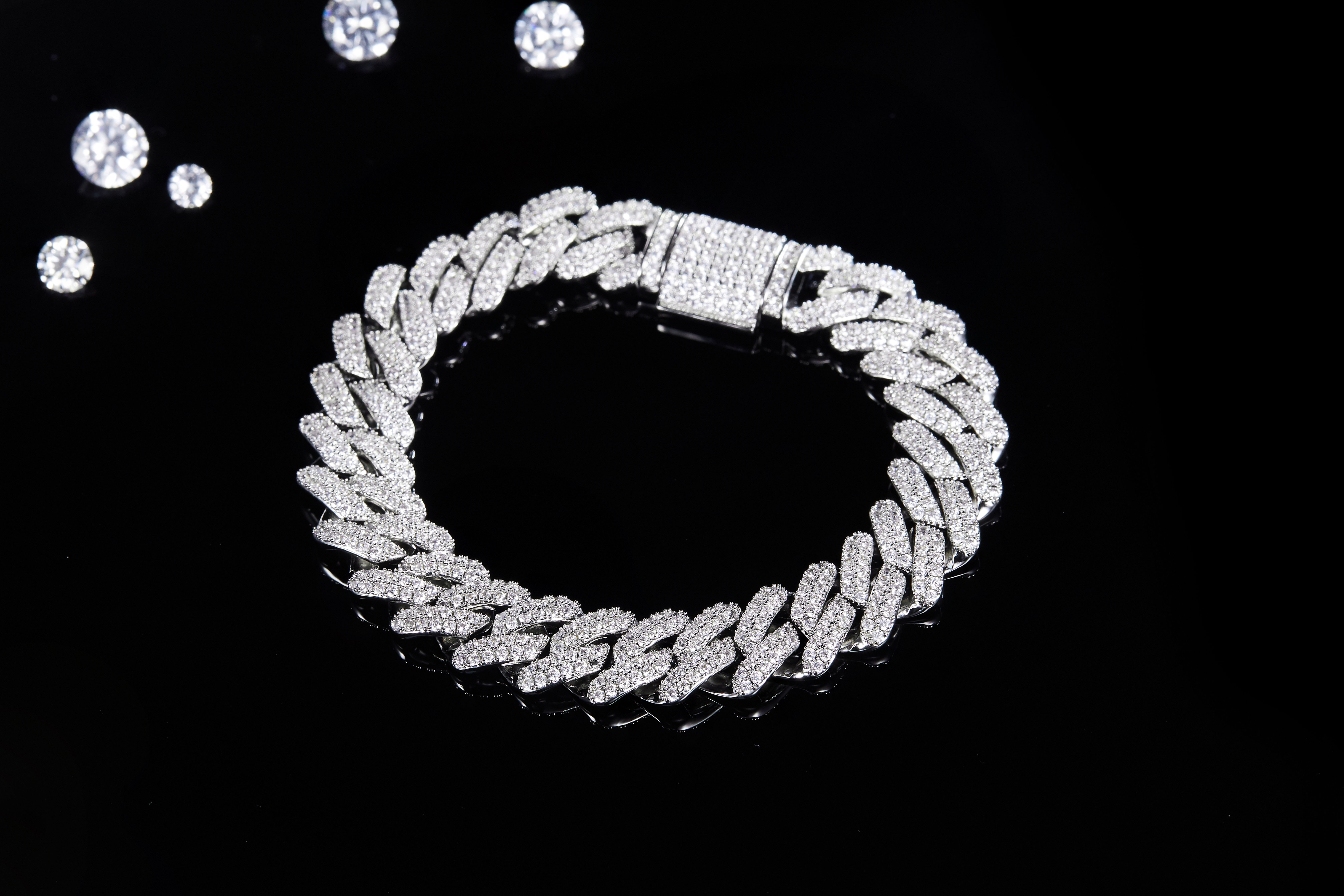 14mm Wide Cuban Chain S925 Silver with Moissan Diamonds Criolite Round White DVVS