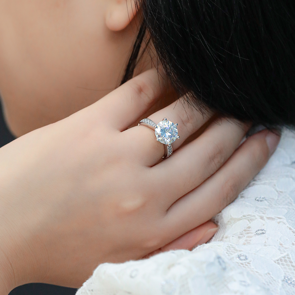 Micropavé Spirit S925 Silver Plated White Gold Moissan Diamond Women's Ring 5.0 ct Grade D